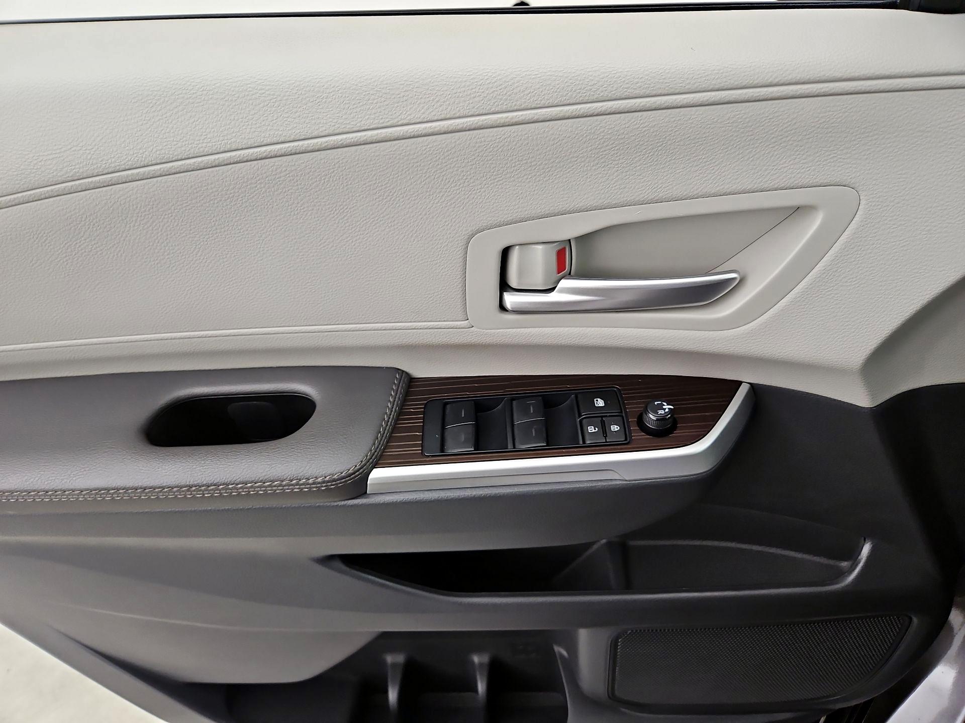 Thumbnail: 2023 Toyota Sienna - 12