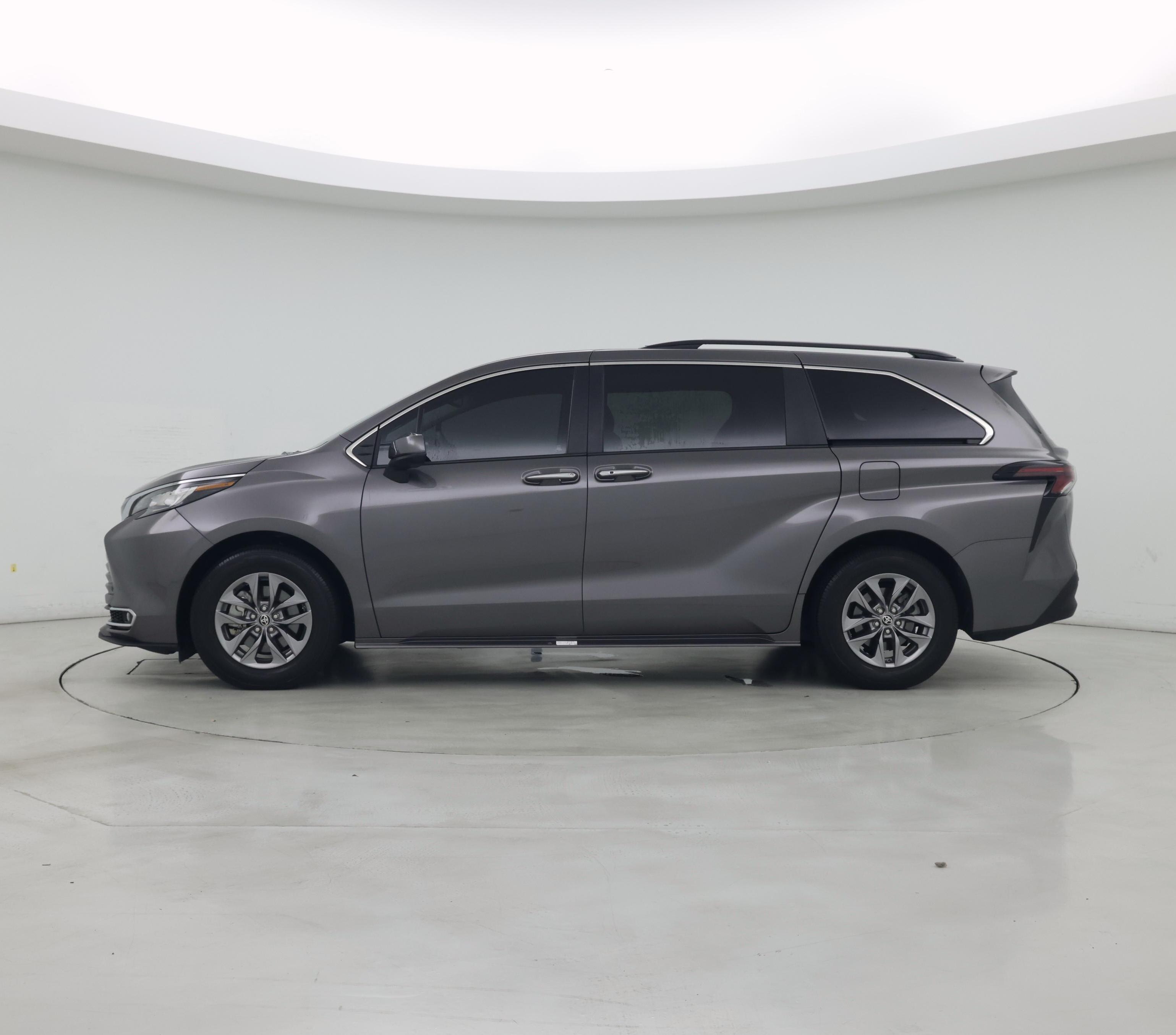 Thumbnail: 2023 Toyota Sienna - 3