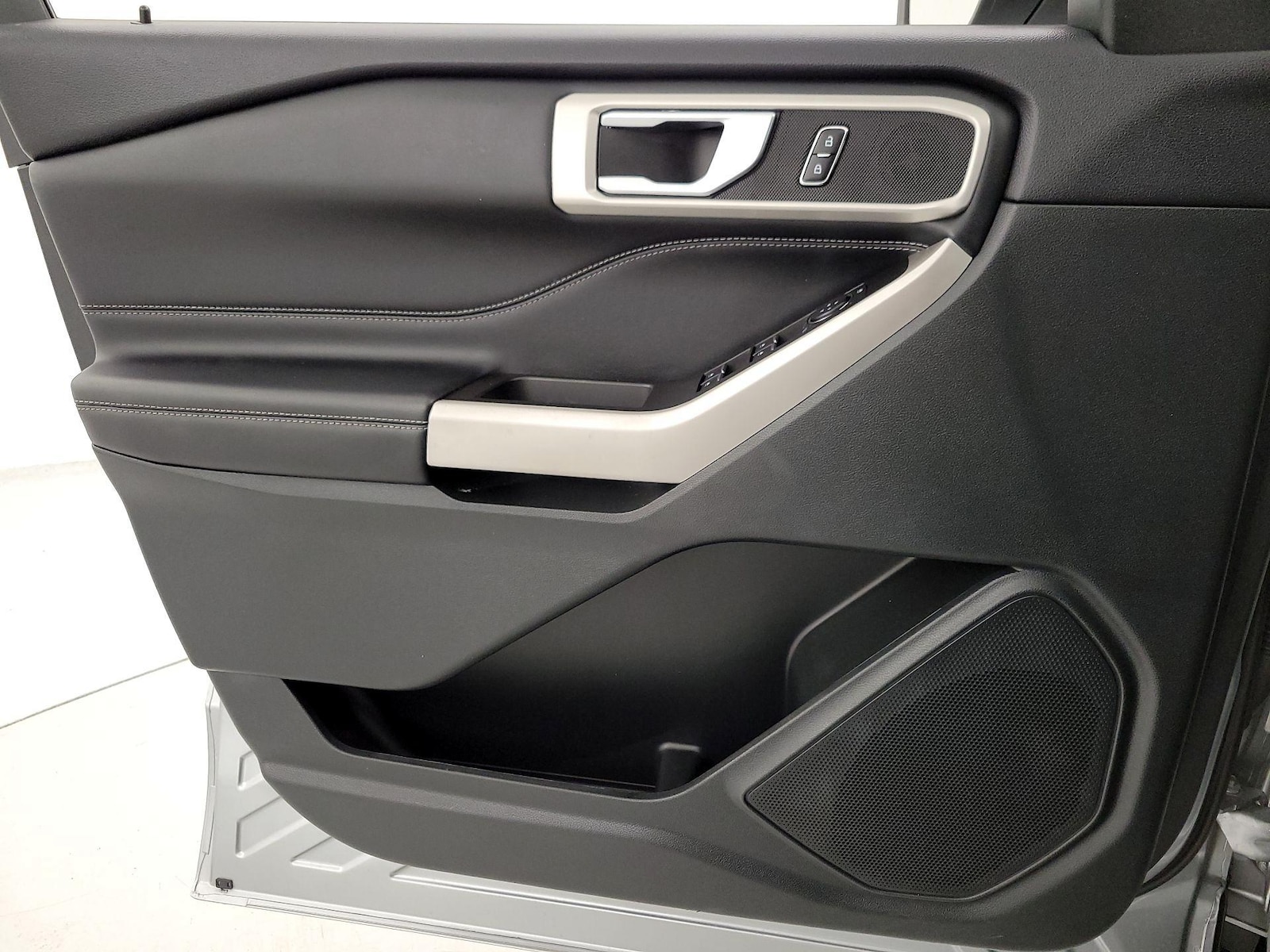 2023 Ford Explorer XLT - Photo 13
