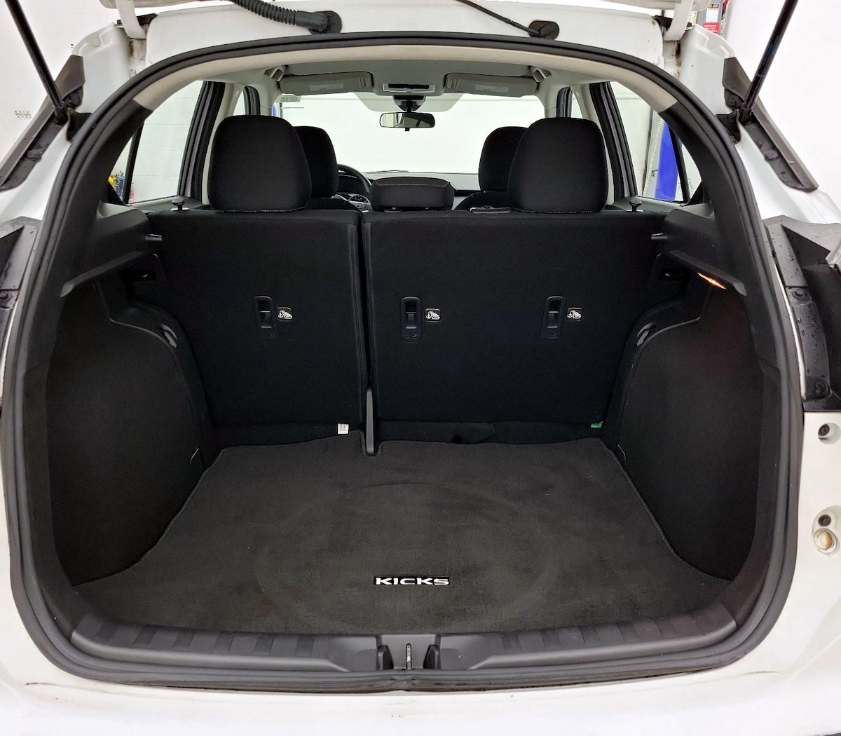 Trunk/Cargo (Seats Up)