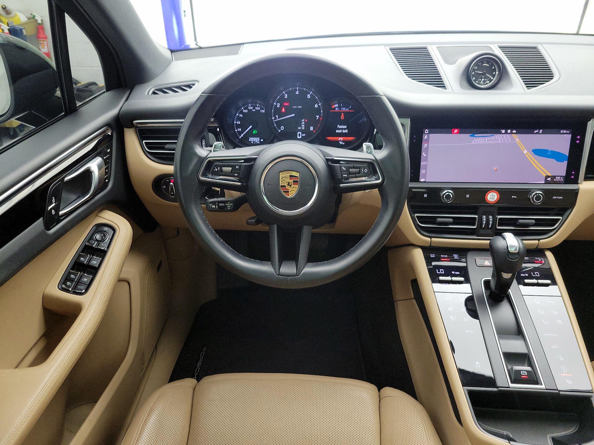 Thumbnail: 2022 Porsche Macan - 10