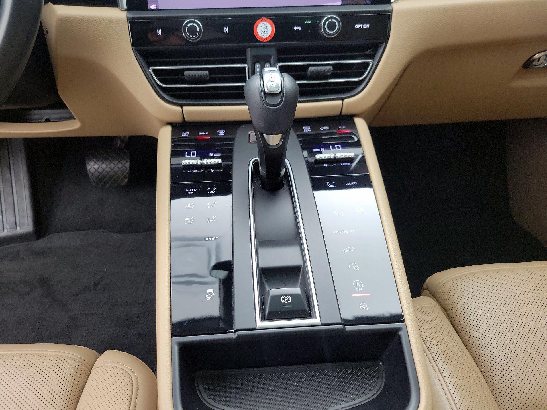 Thumbnail: 2022 Porsche Macan - 18