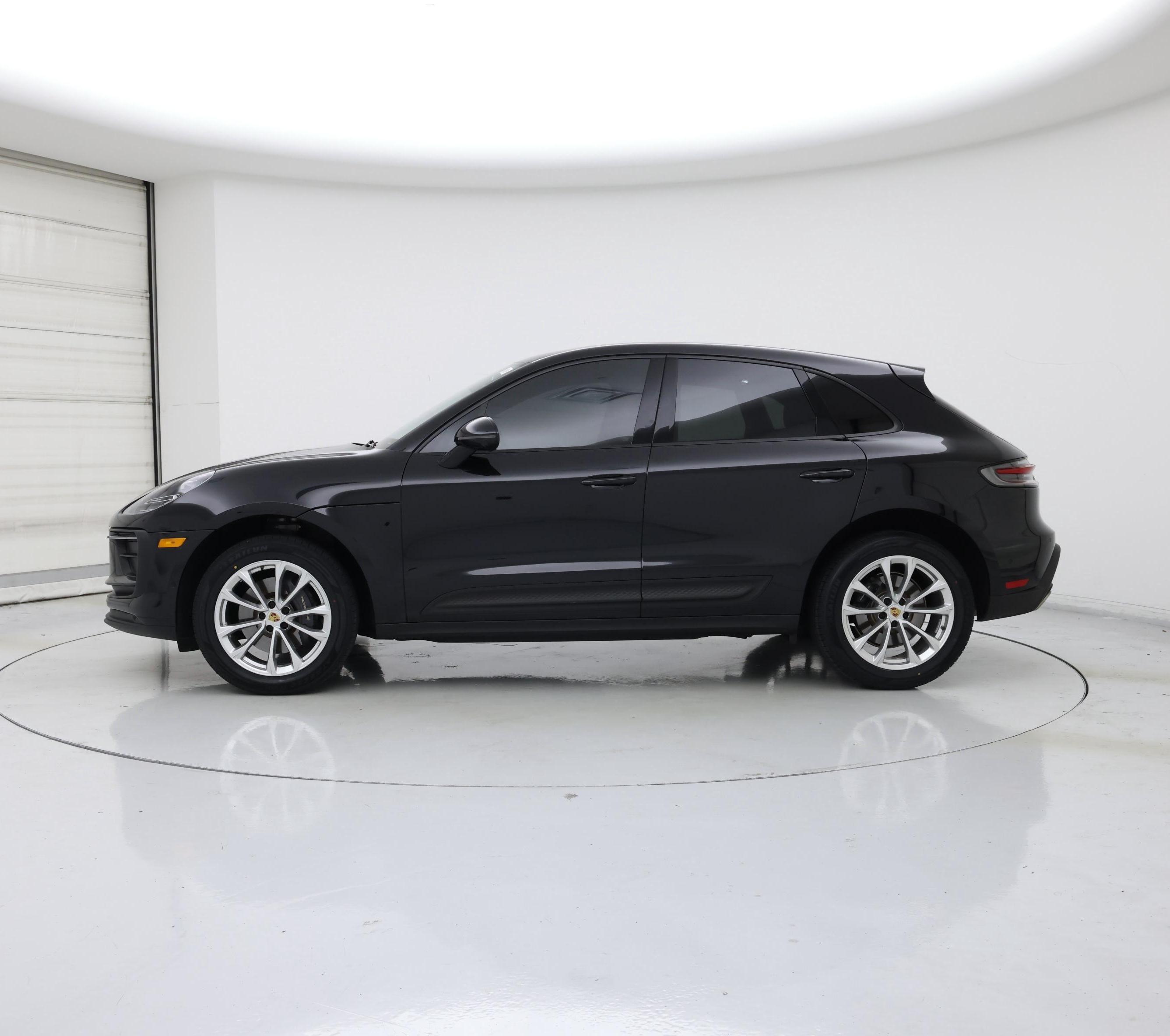 Thumbnail: 2022 Porsche Macan - 3