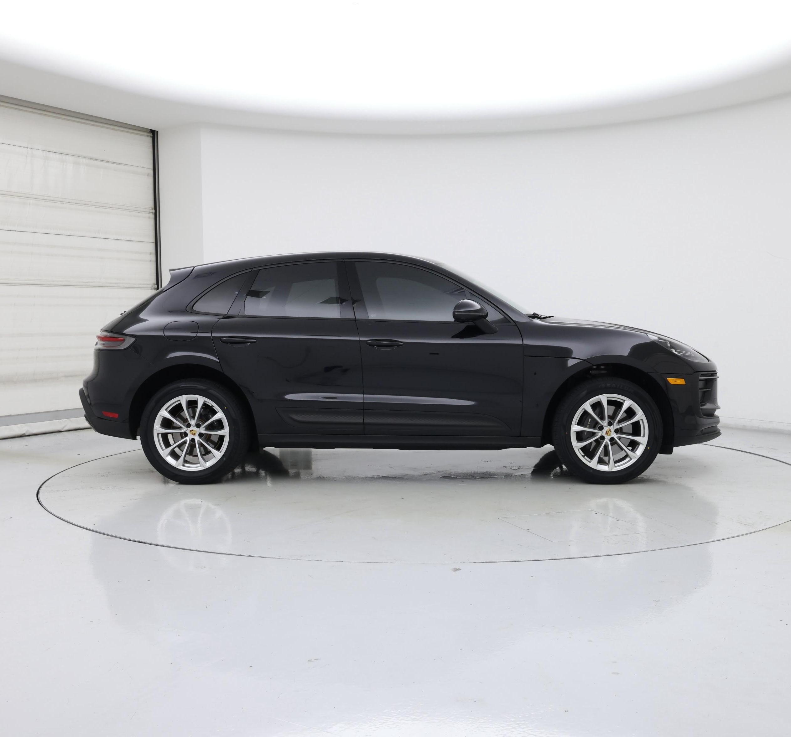 Thumbnail: 2022 Porsche Macan - 7