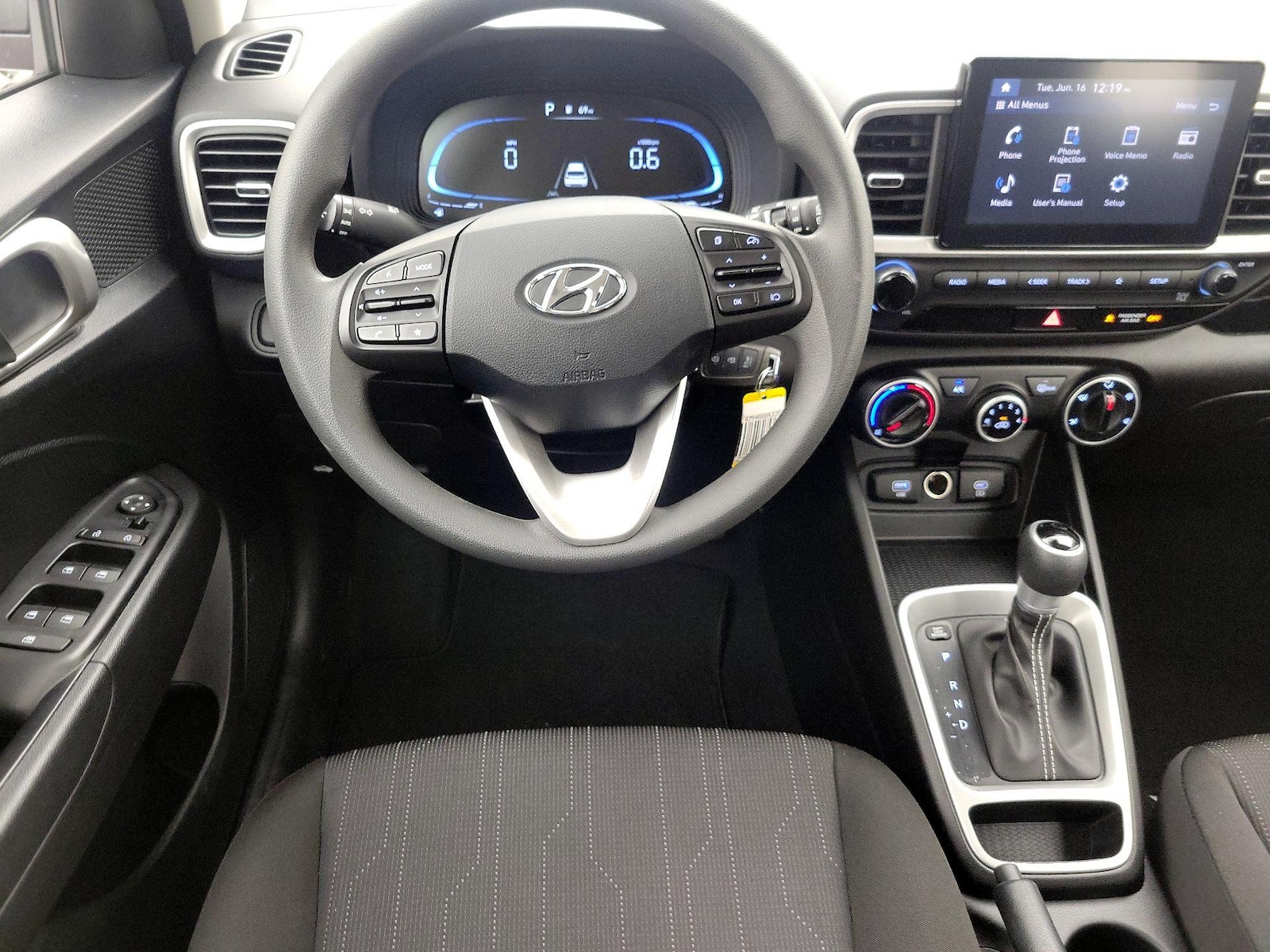 2025 Hyundai Venue SE - Photo 11
