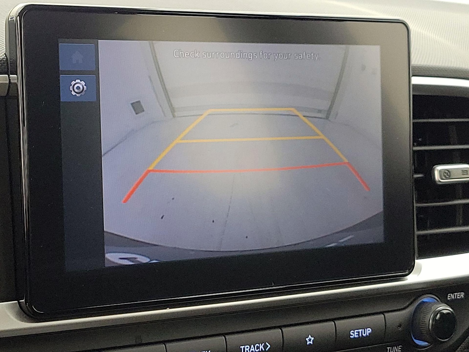 2025 Hyundai Venue SE - Photo 15