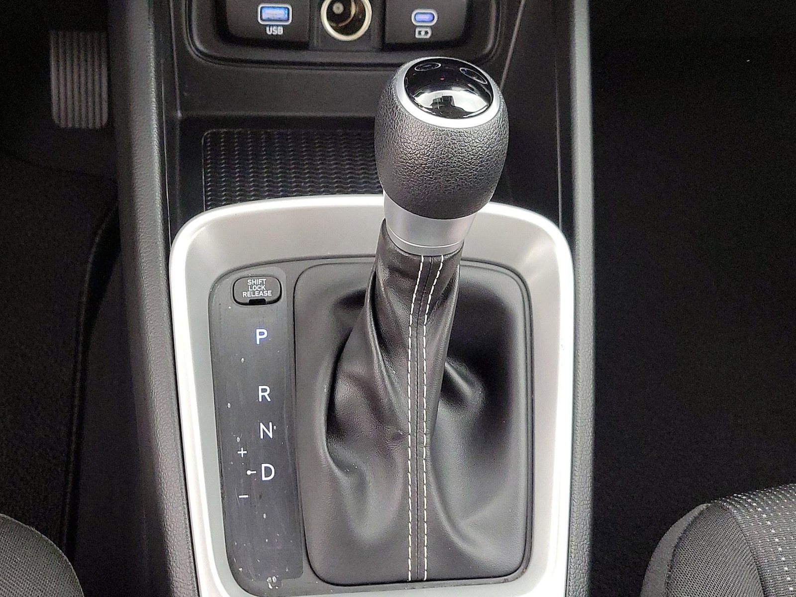 2025 Hyundai Venue SE - Photo 18