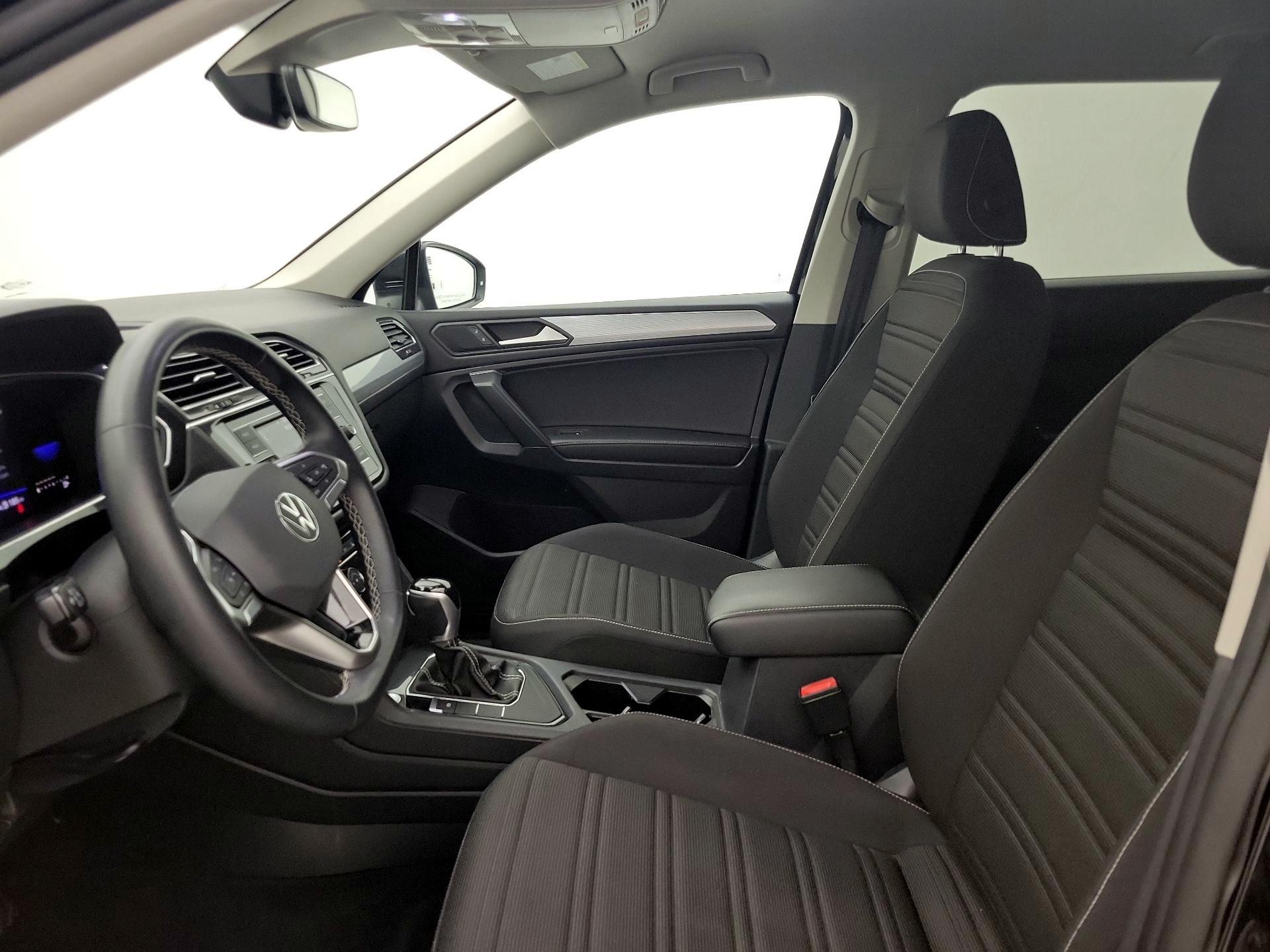 Thumbnail: 2022 Volkswagen Tiguan - 11