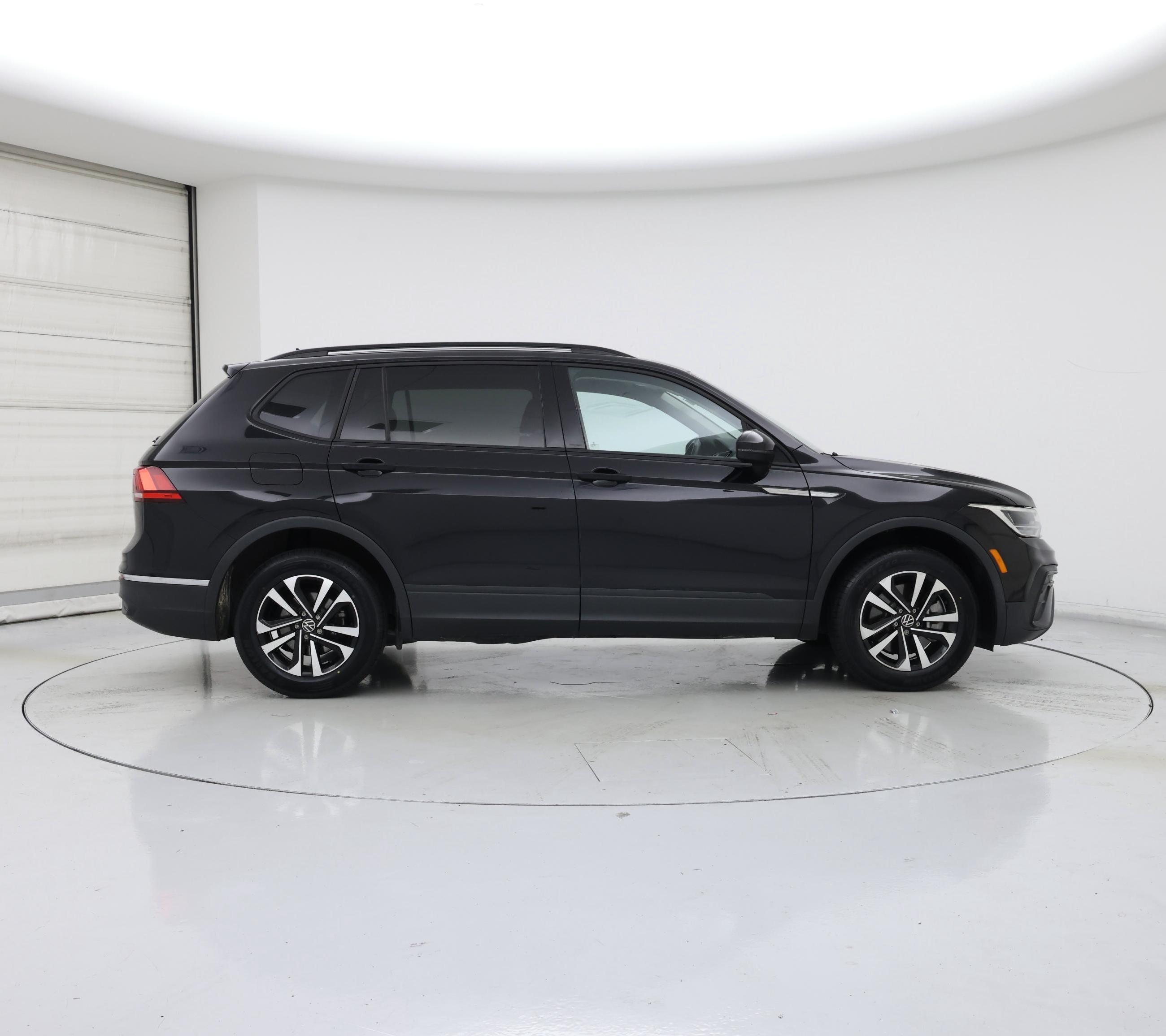 Thumbnail: 2022 Volkswagen Tiguan - 7