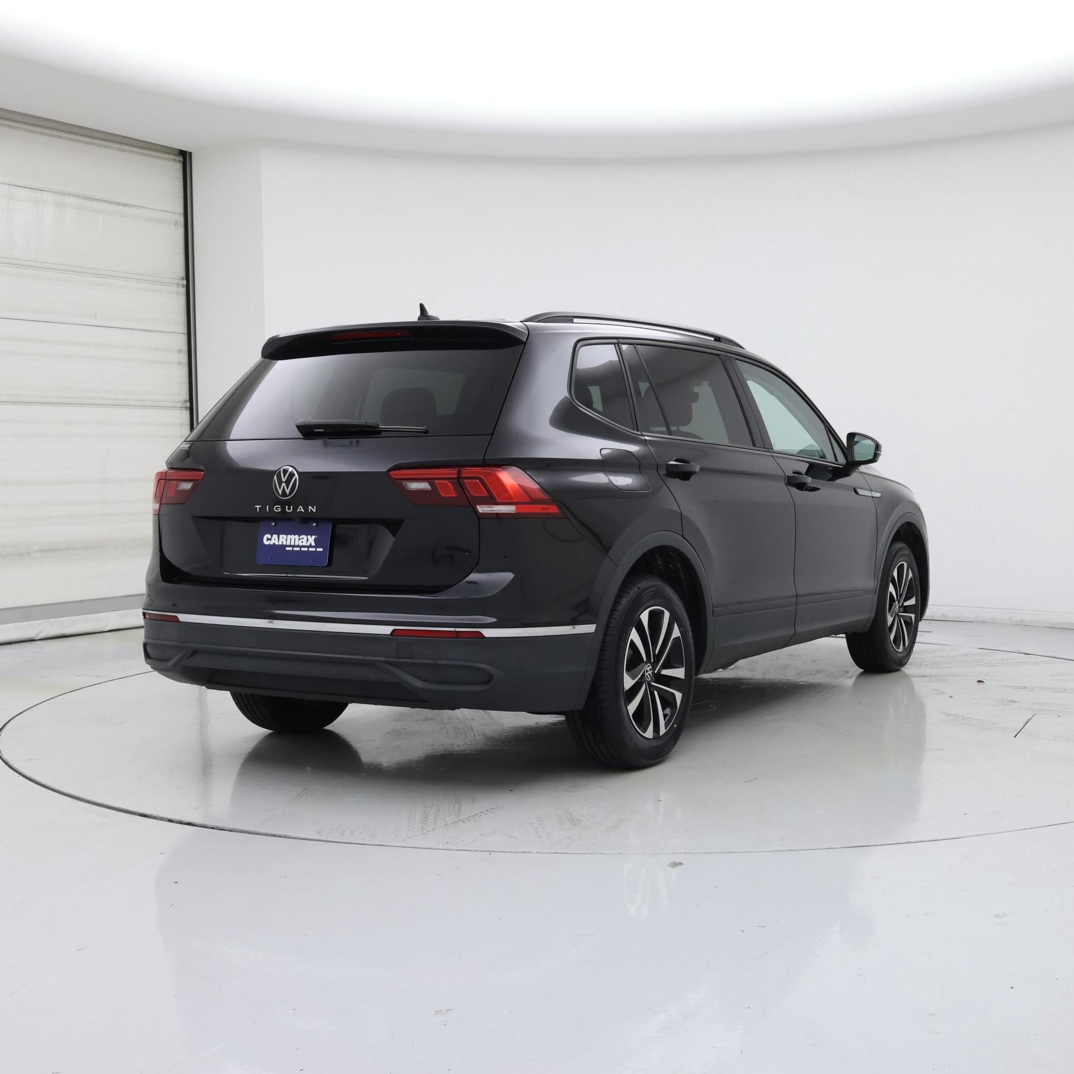 Thumbnail: 2022 Volkswagen Tiguan - 8