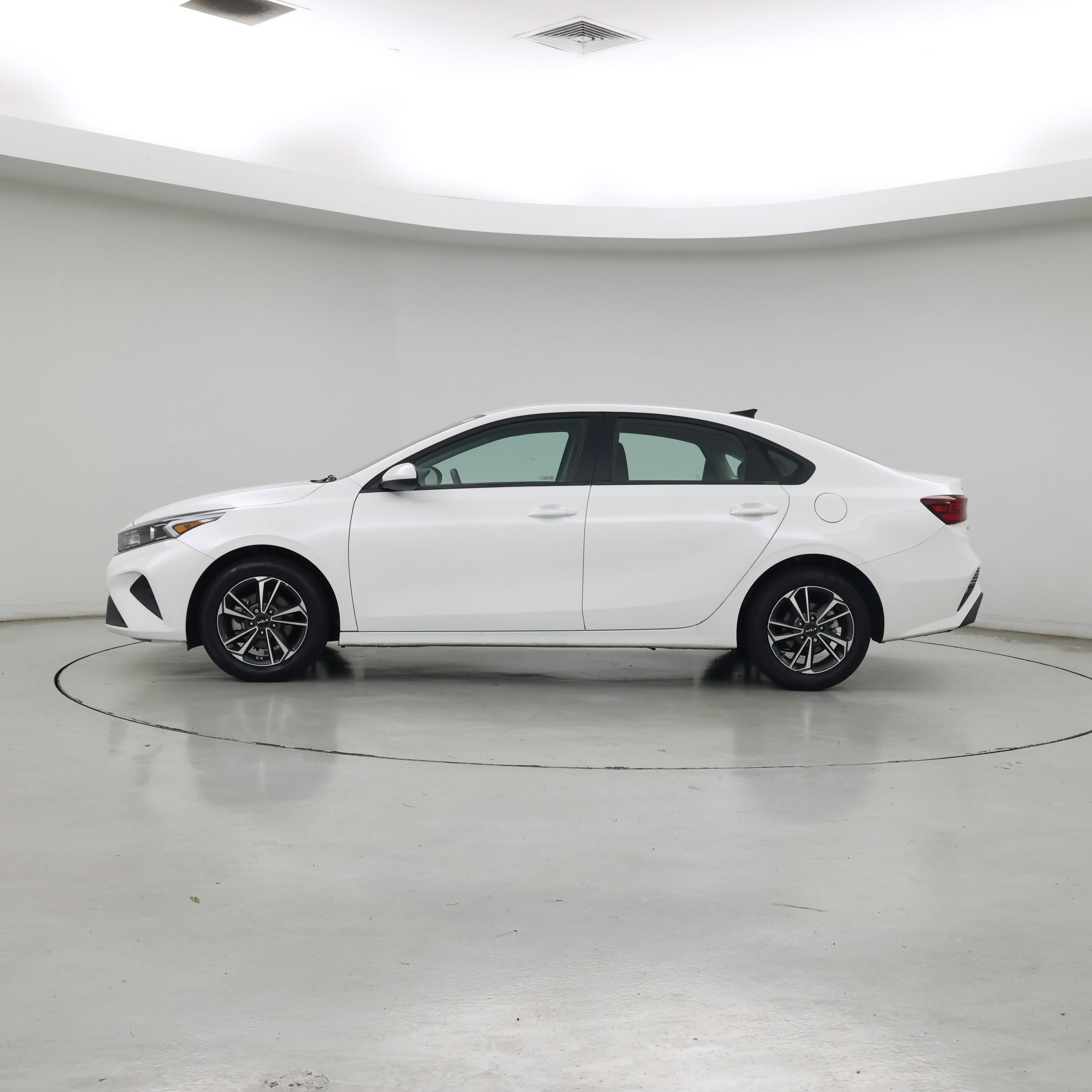 Thumbnail: 2024 Kia Forte - 3