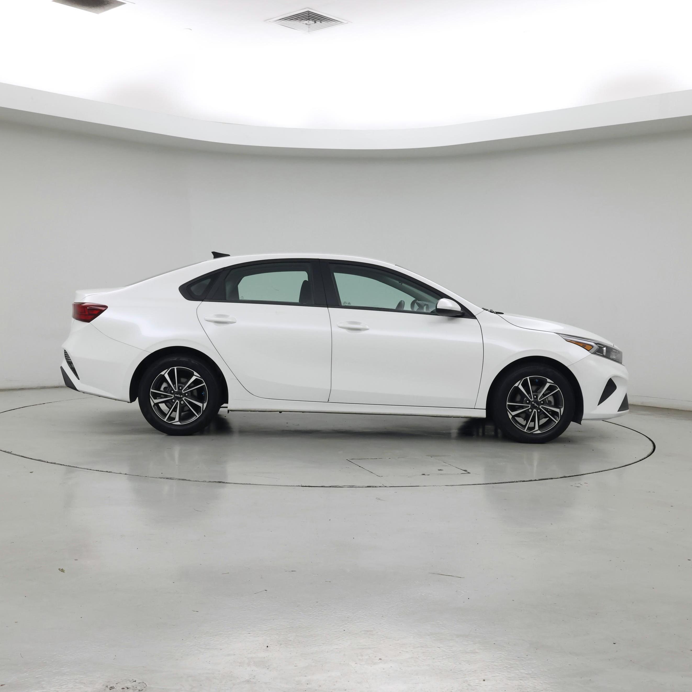 Thumbnail: 2024 Kia Forte - 7