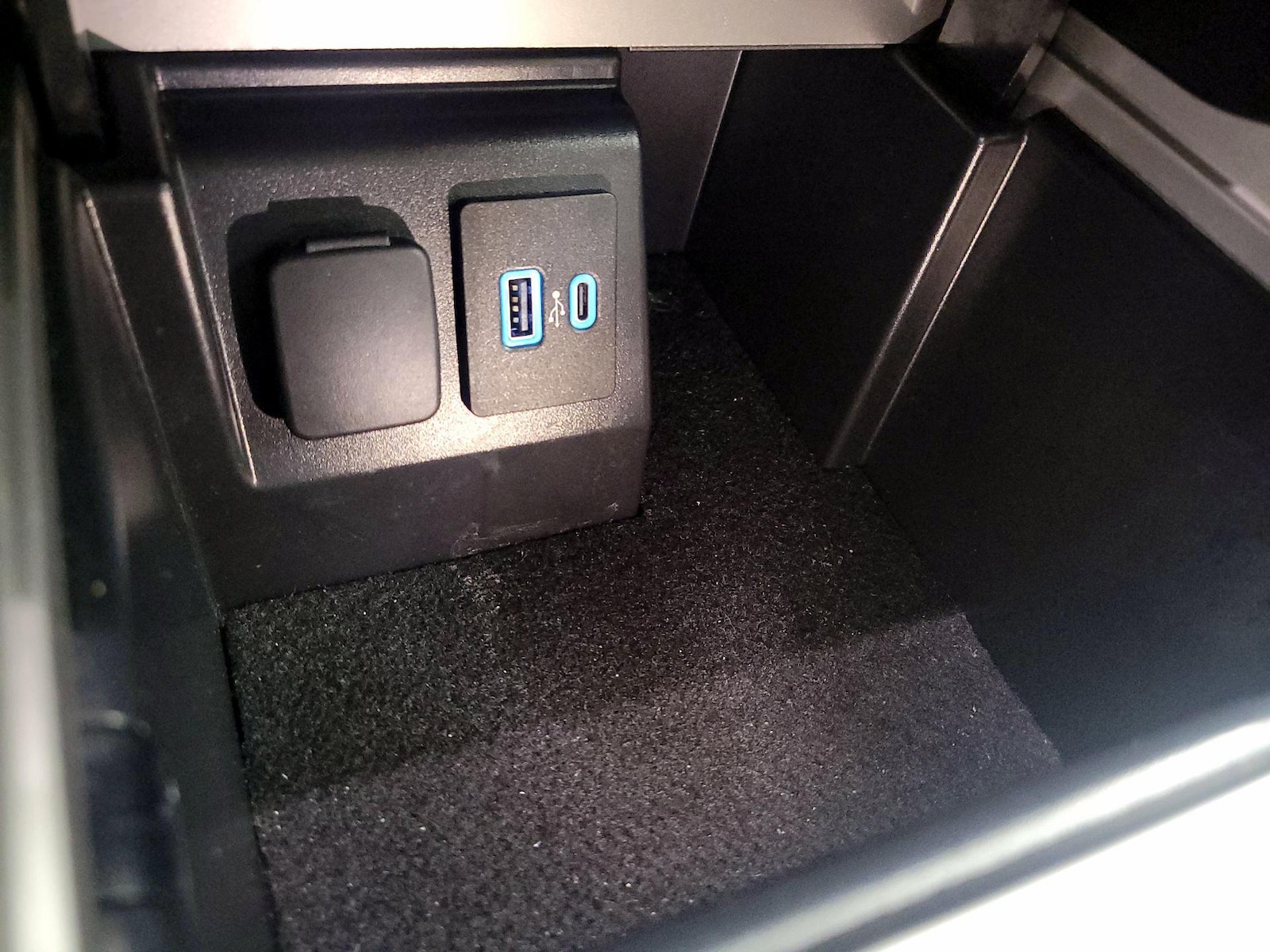 2021 Ford Explorer Base - Photo 19