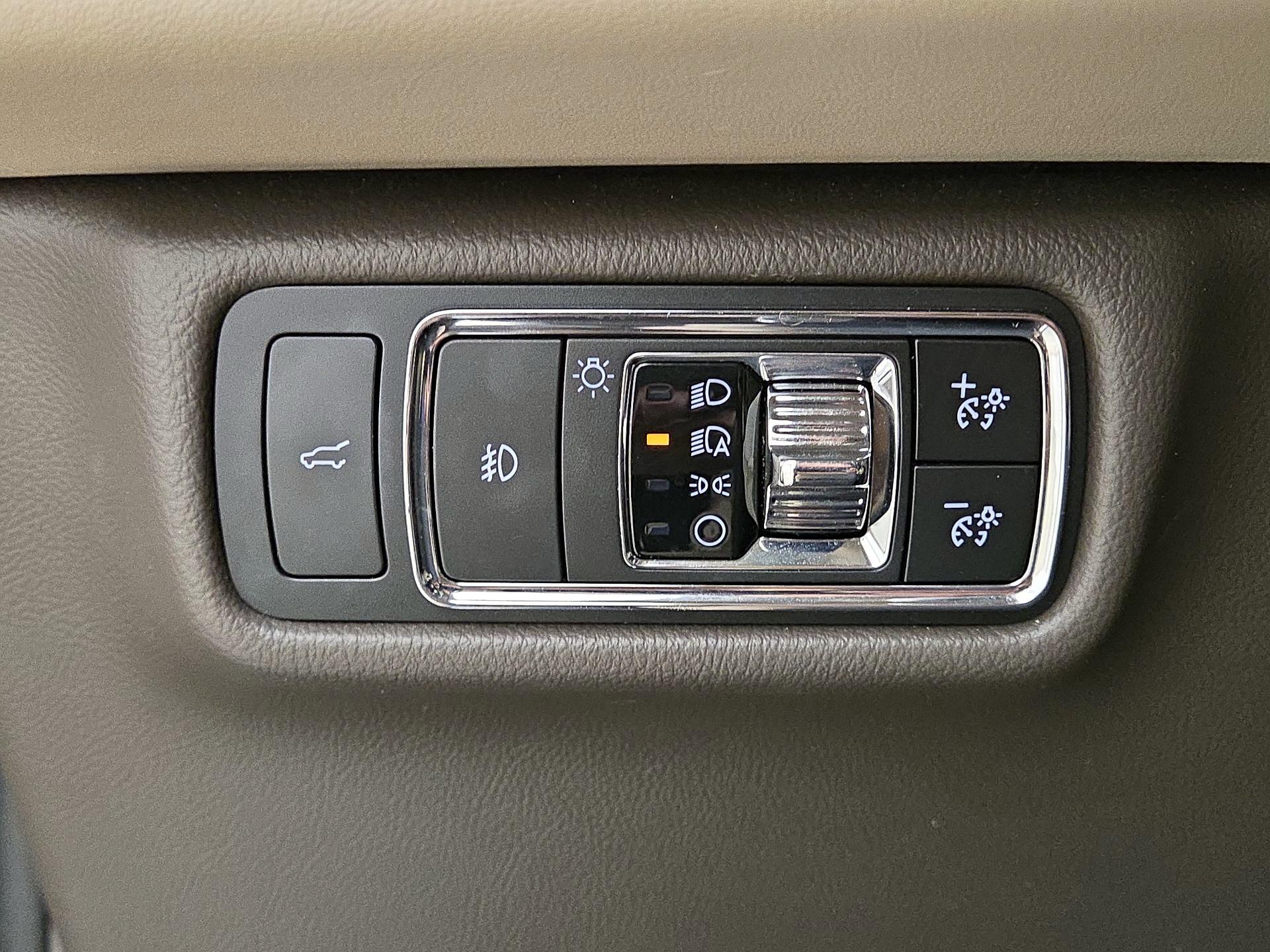 Thumbnail: 2020 Lincoln Aviator - 13