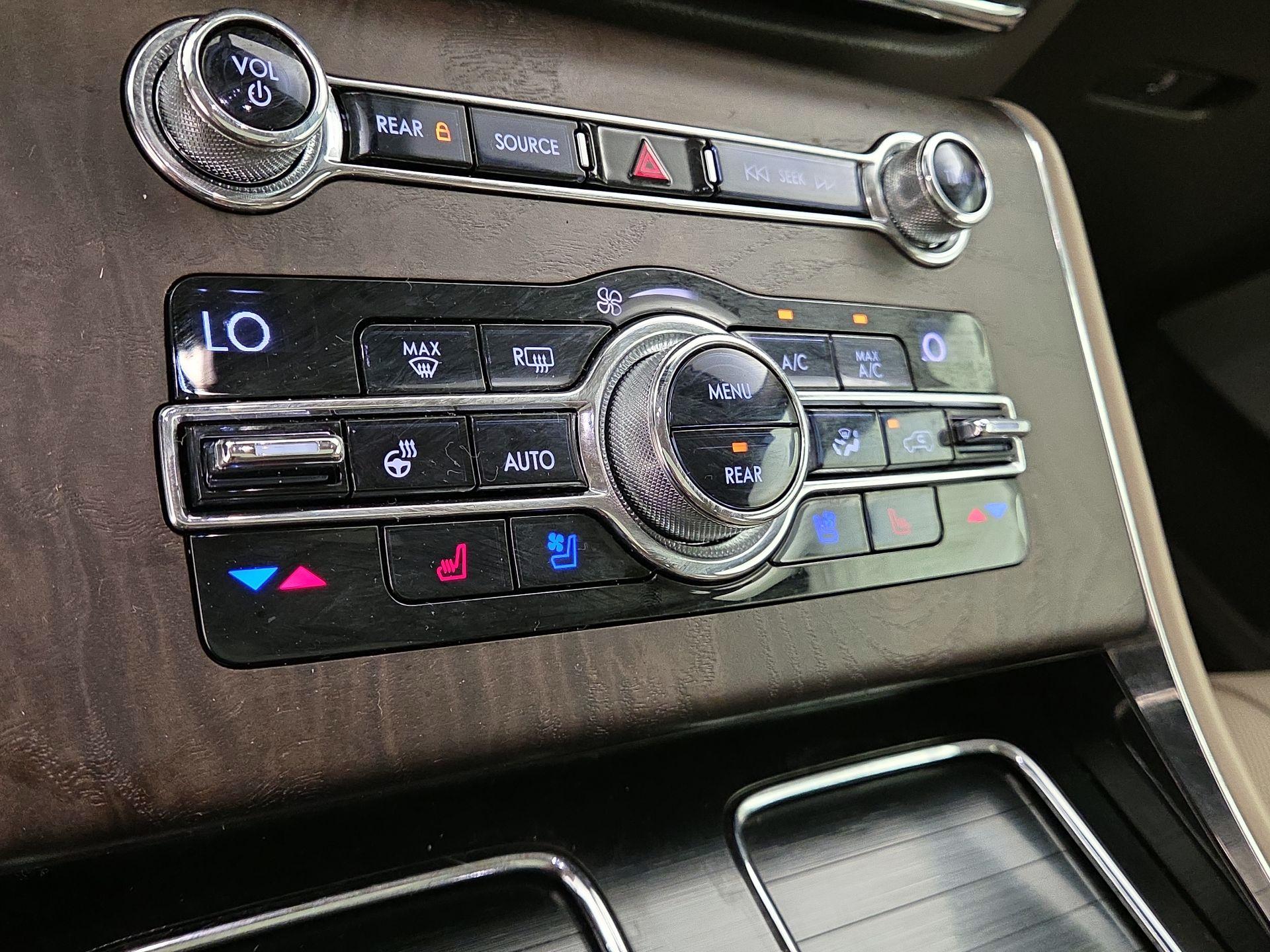 Thumbnail: 2020 Lincoln Aviator - 17