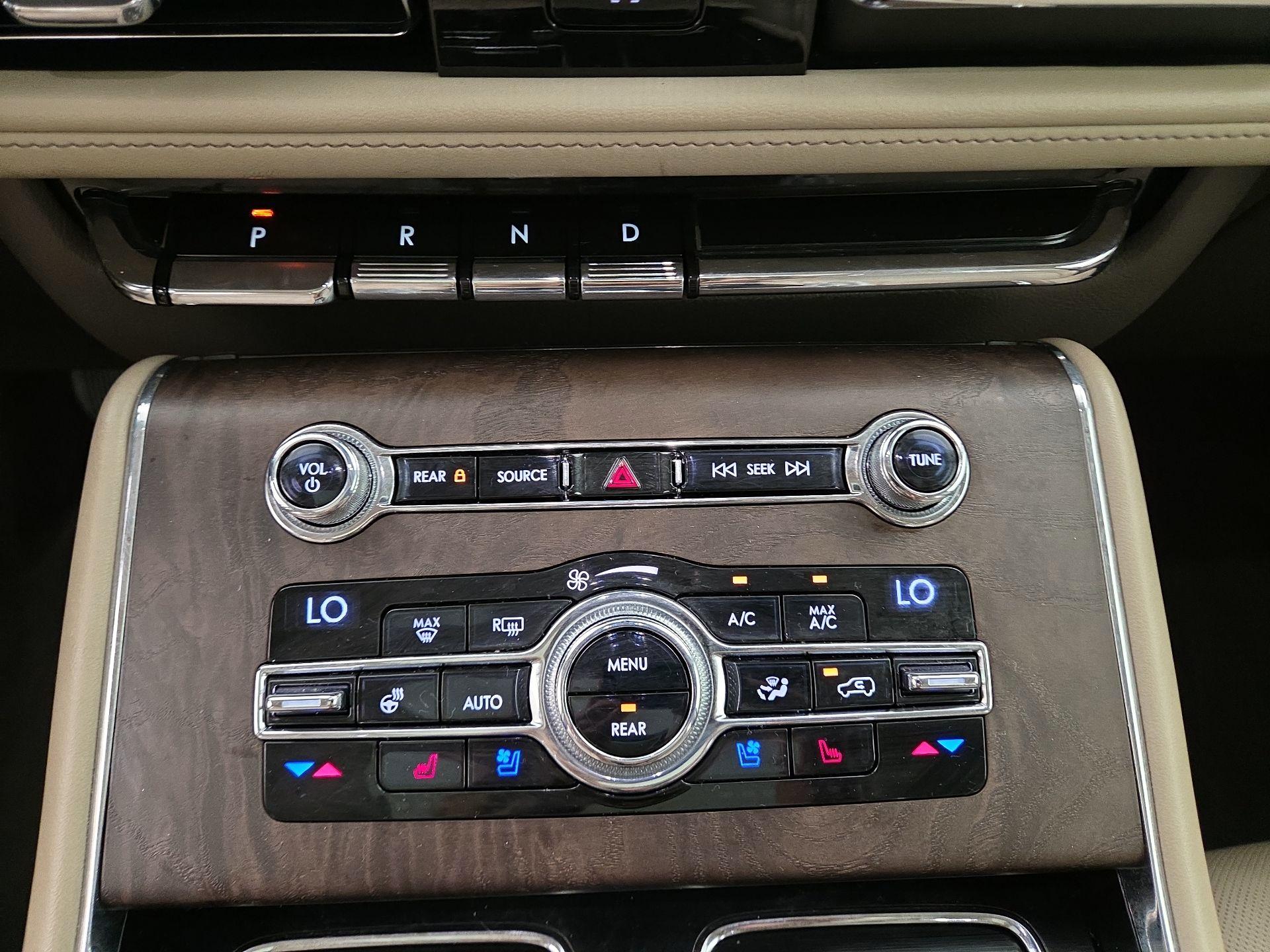 Thumbnail: 2020 Lincoln Aviator - 18