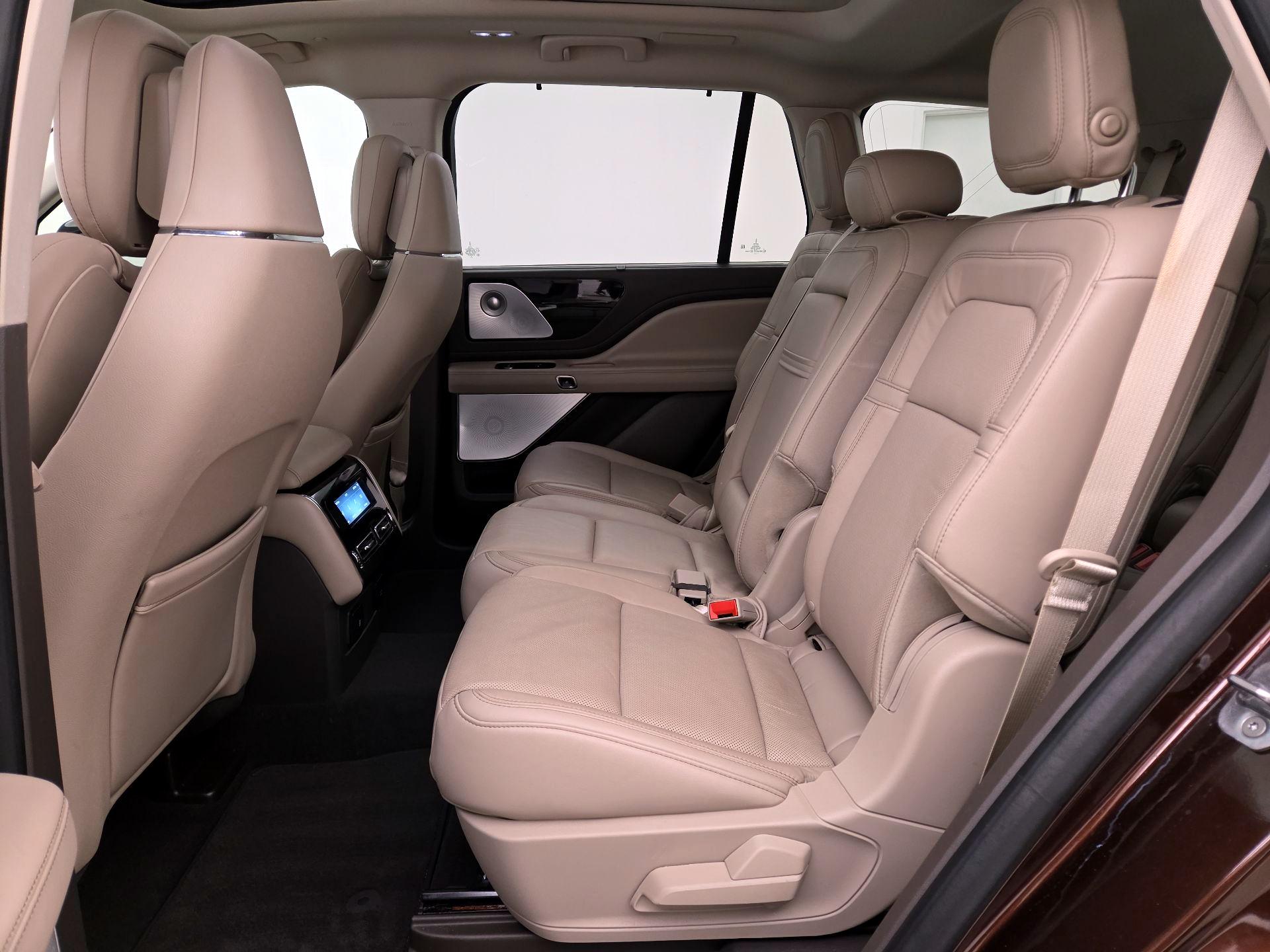 Thumbnail: 2020 Lincoln Aviator - 20