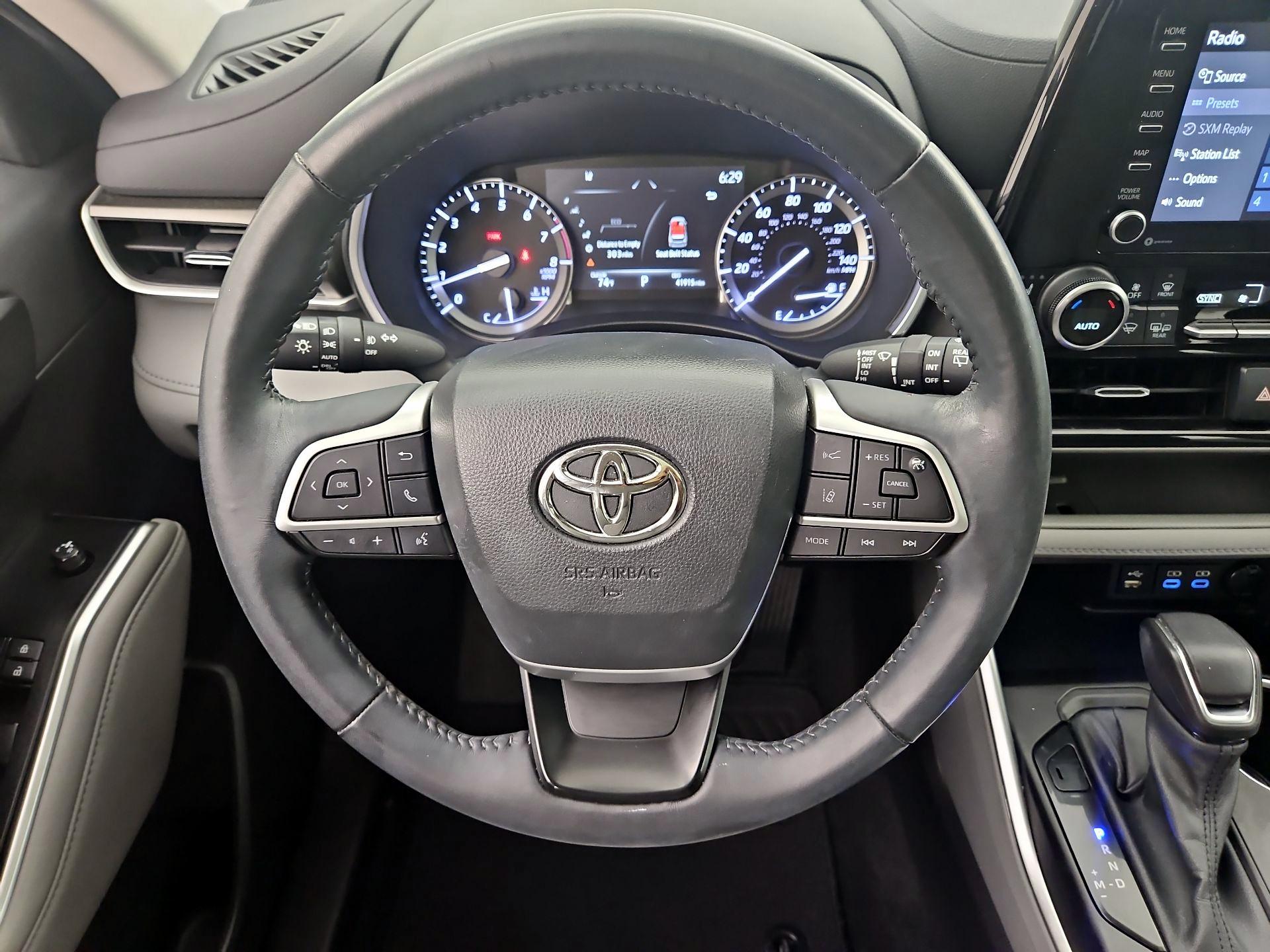 Thumbnail: 2022 Toyota Highlander - 10