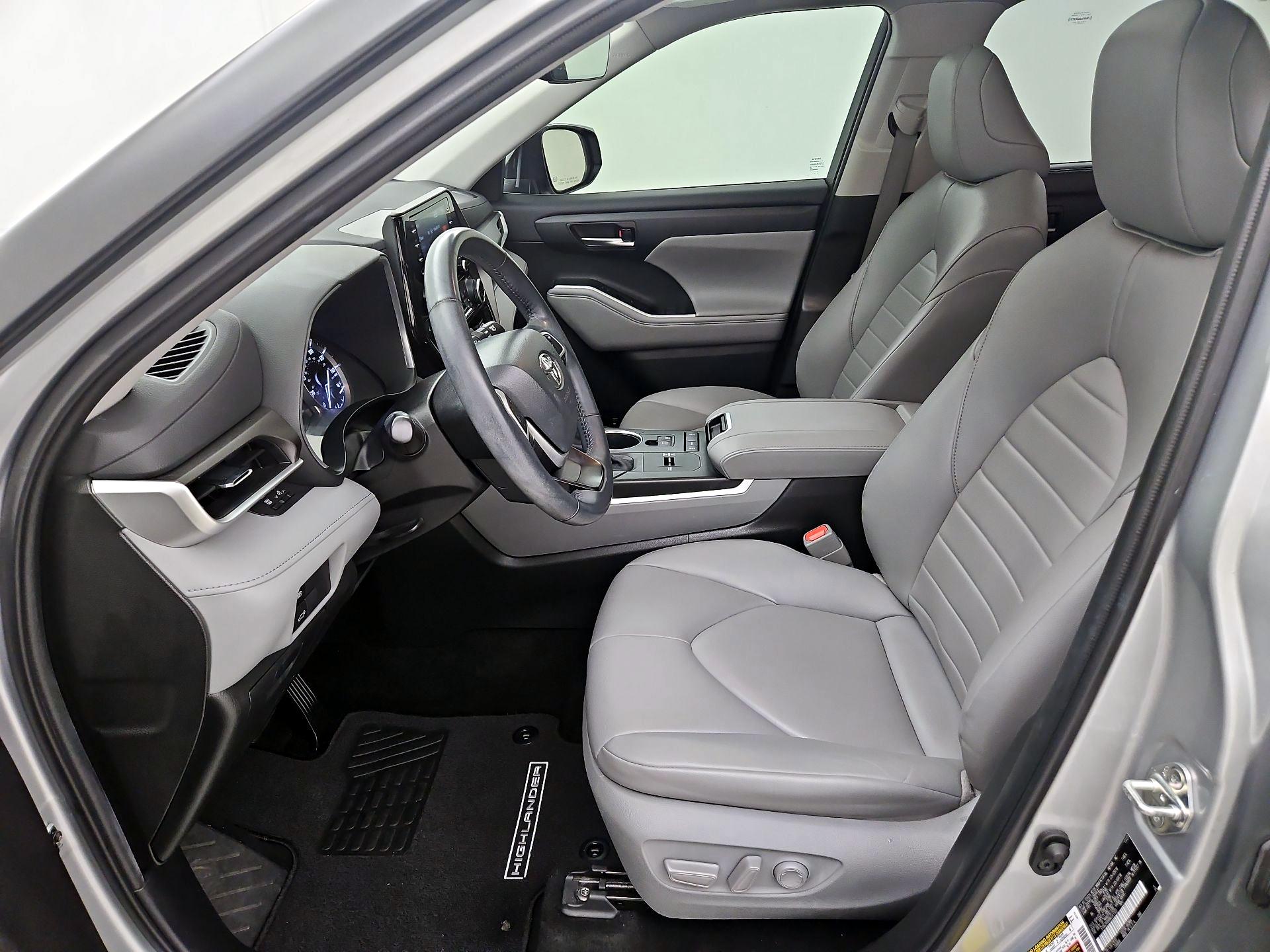 Thumbnail: 2022 Toyota Highlander - 11
