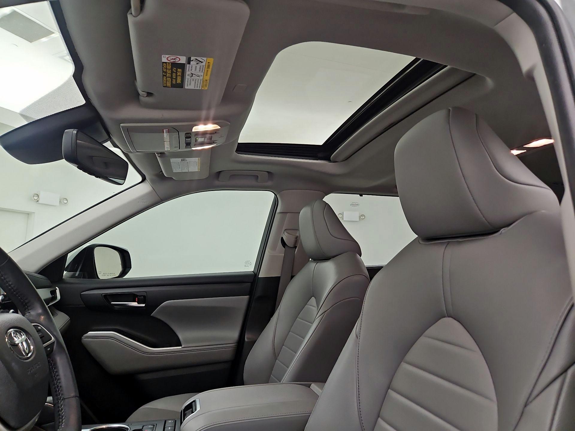 Thumbnail: 2022 Toyota Highlander - 19