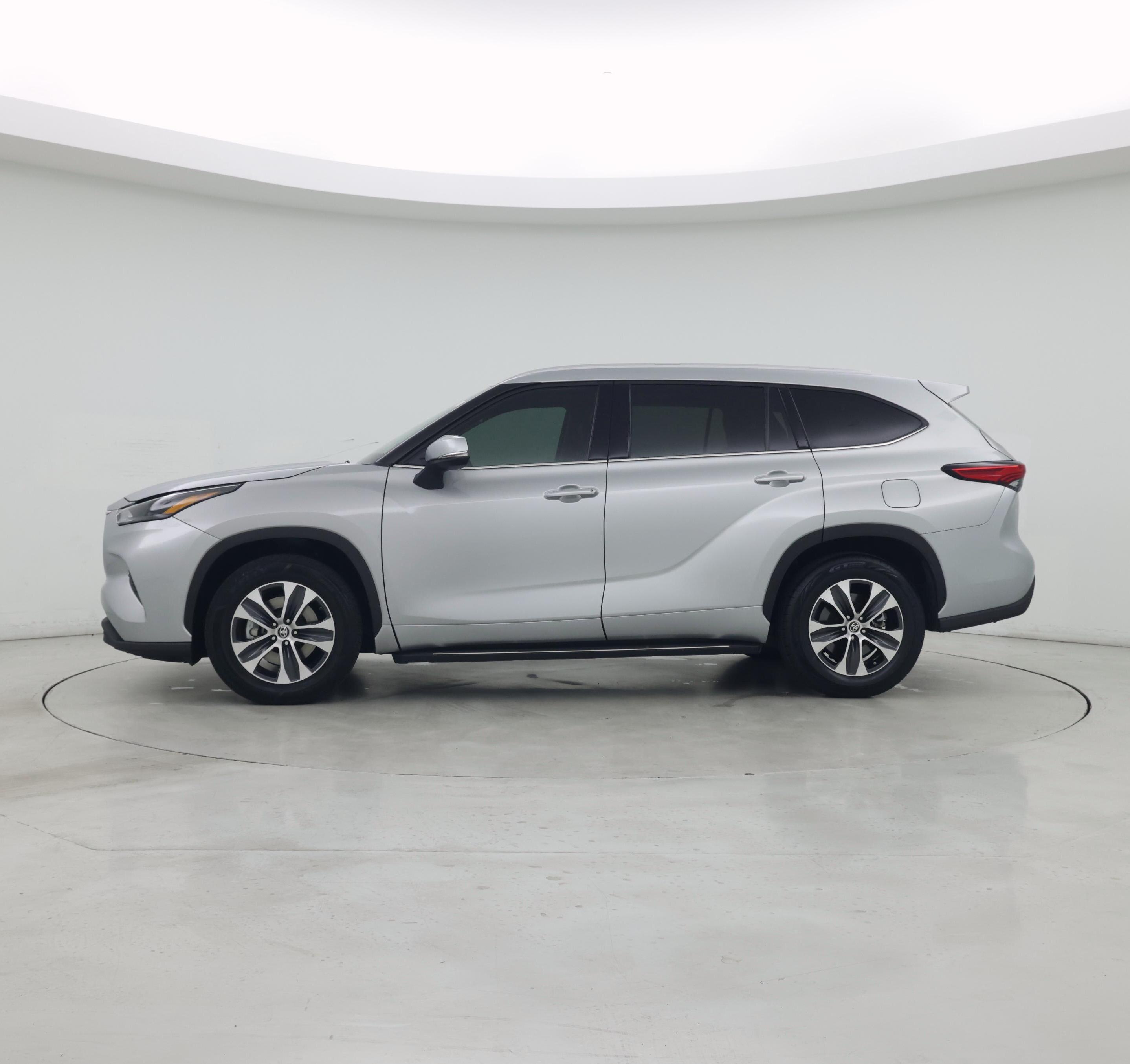 Thumbnail: 2022 Toyota Highlander - 3