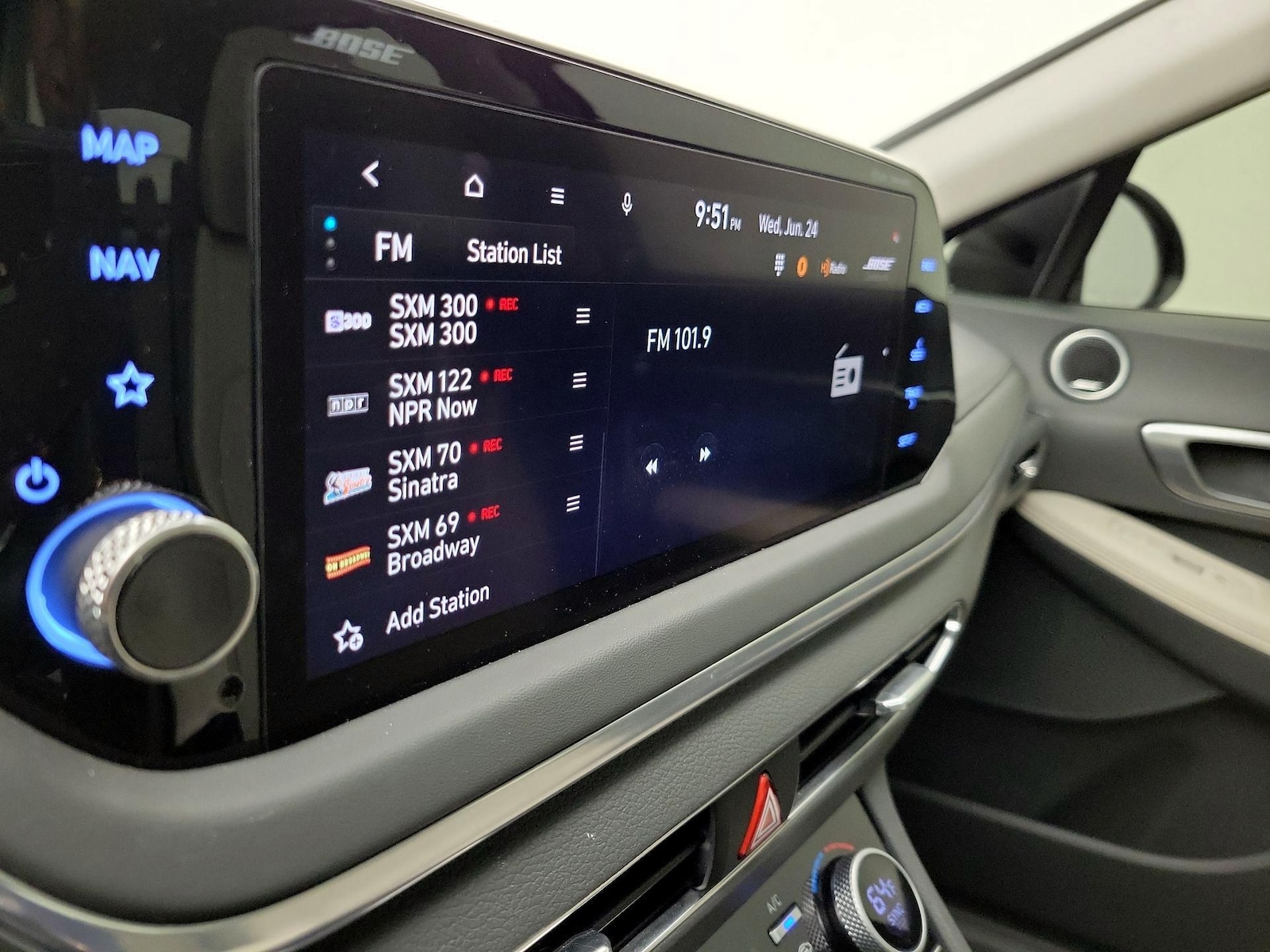 2023 Hyundai Sonata Hybrid Limited - Photo 16
