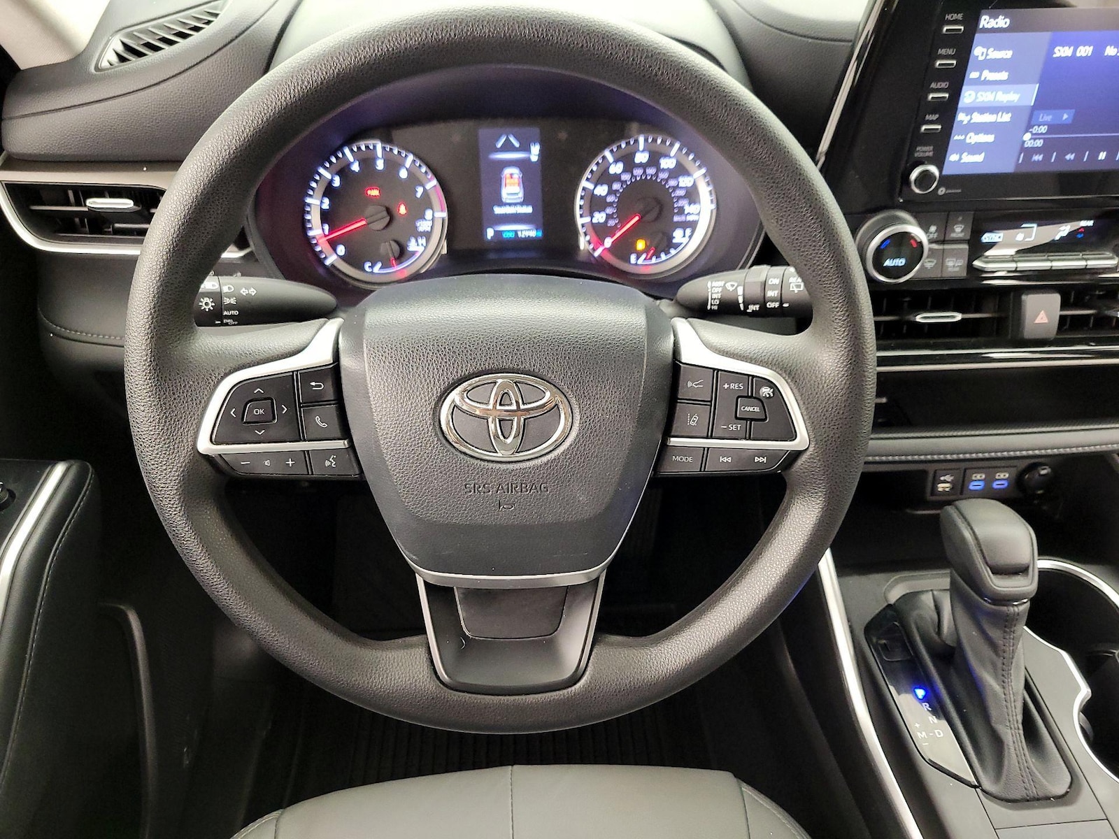 2022 Toyota Highlander L - Photo 11