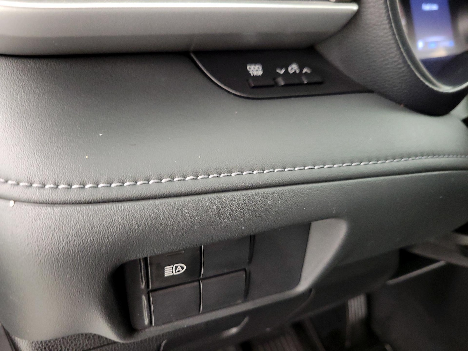 2022 Toyota Highlander L - Photo 14