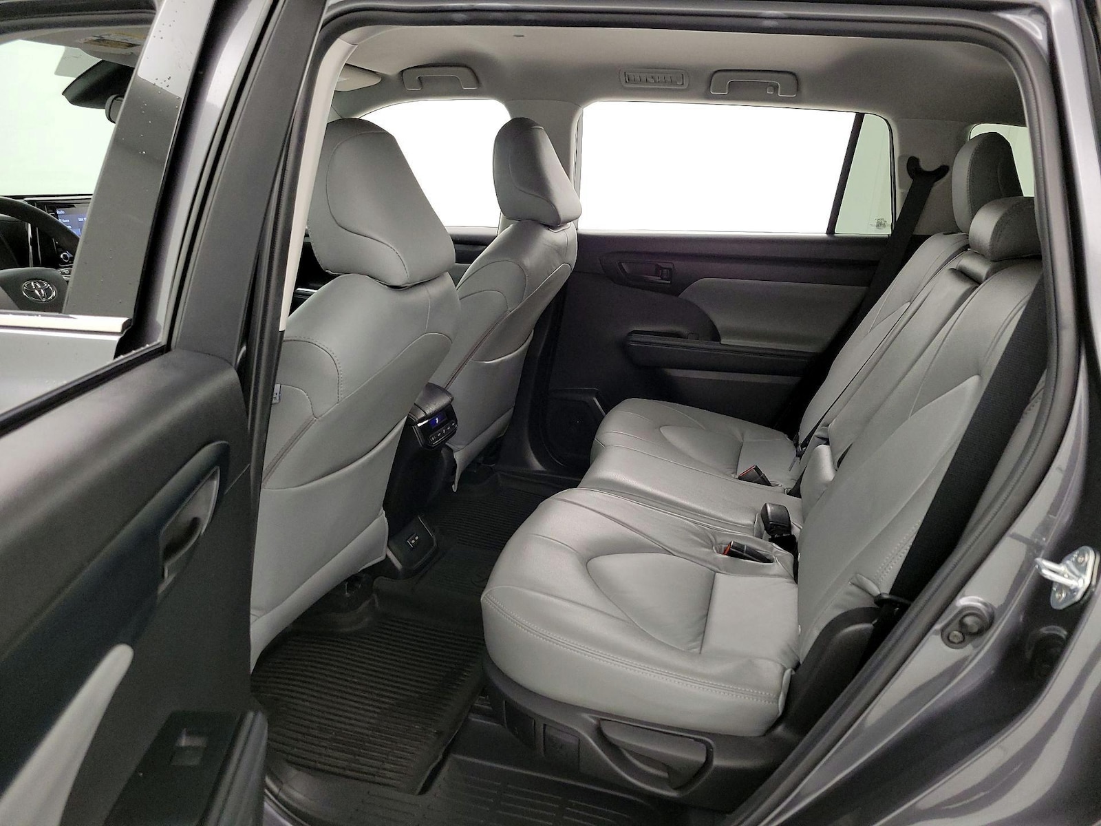 2022 Toyota Highlander L - Photo 20