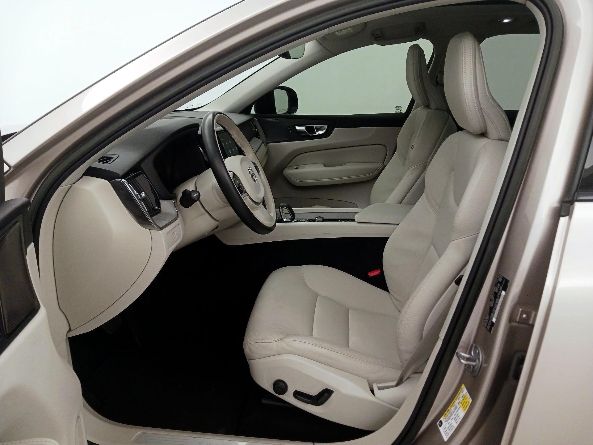 Thumbnail: 2023 Volvo XC60 - 11
