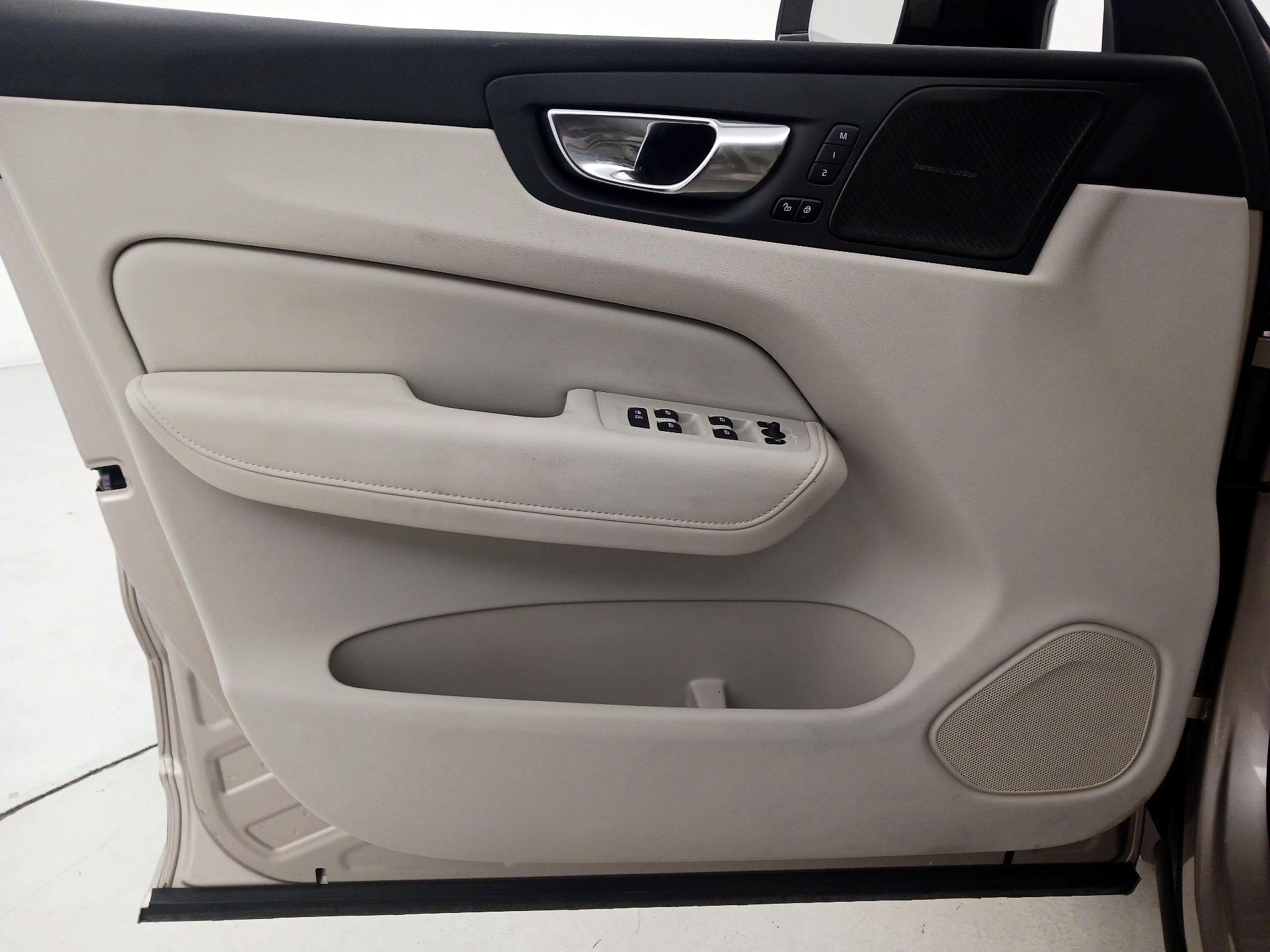 Thumbnail: 2023 Volvo XC60 - 12