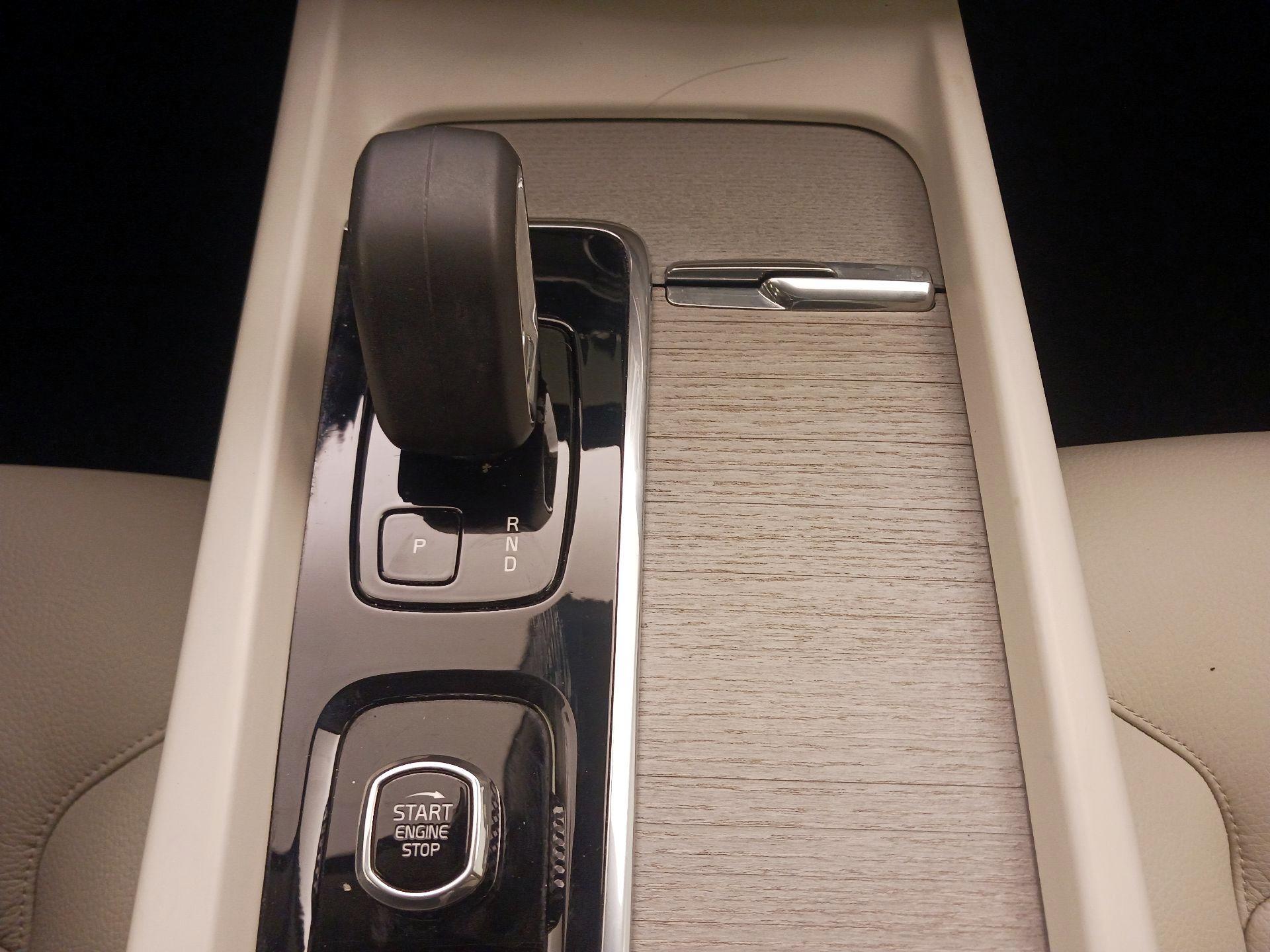 Thumbnail: 2023 Volvo XC60 - 17