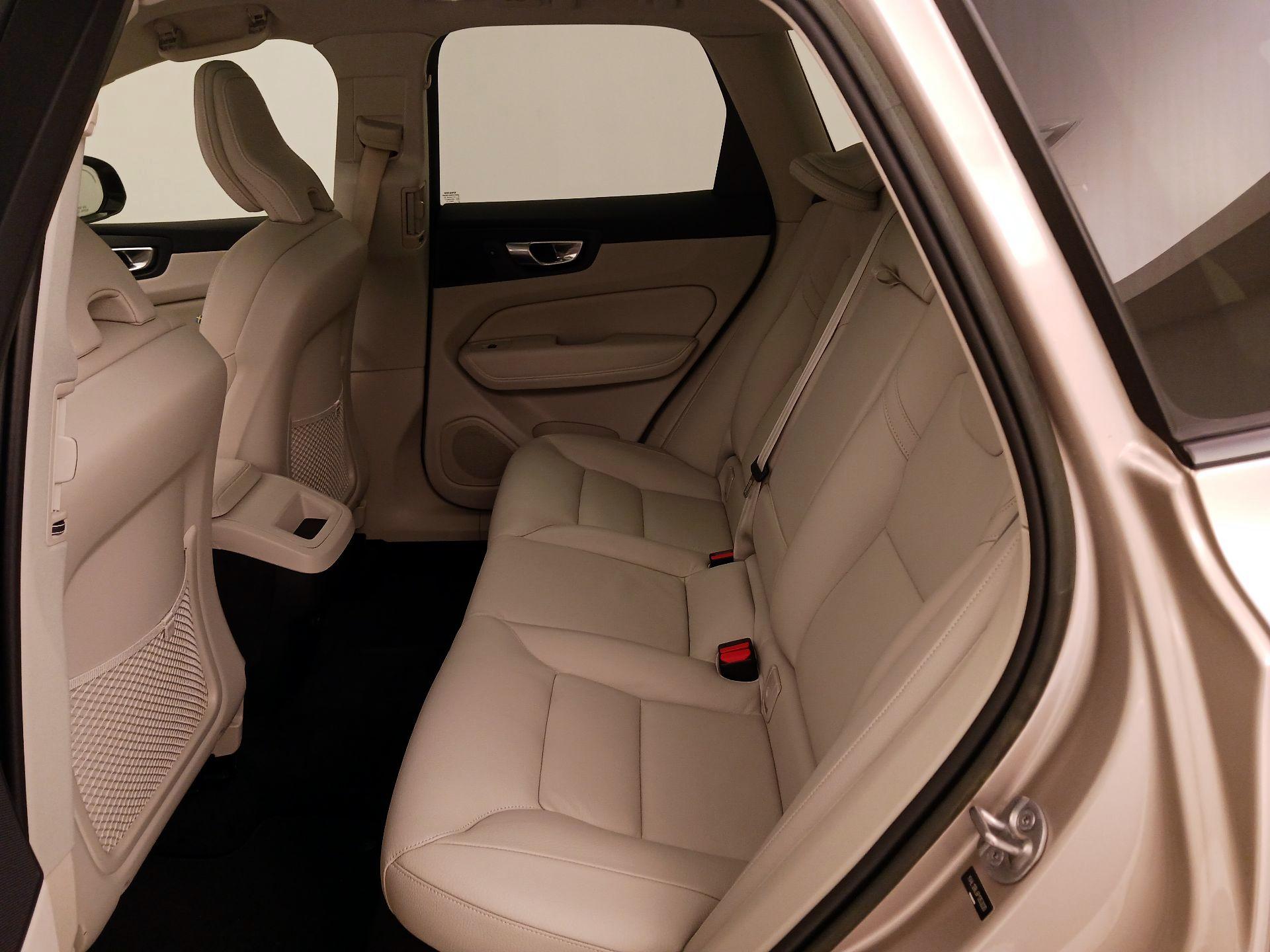 Thumbnail: 2023 Volvo XC60 - 20