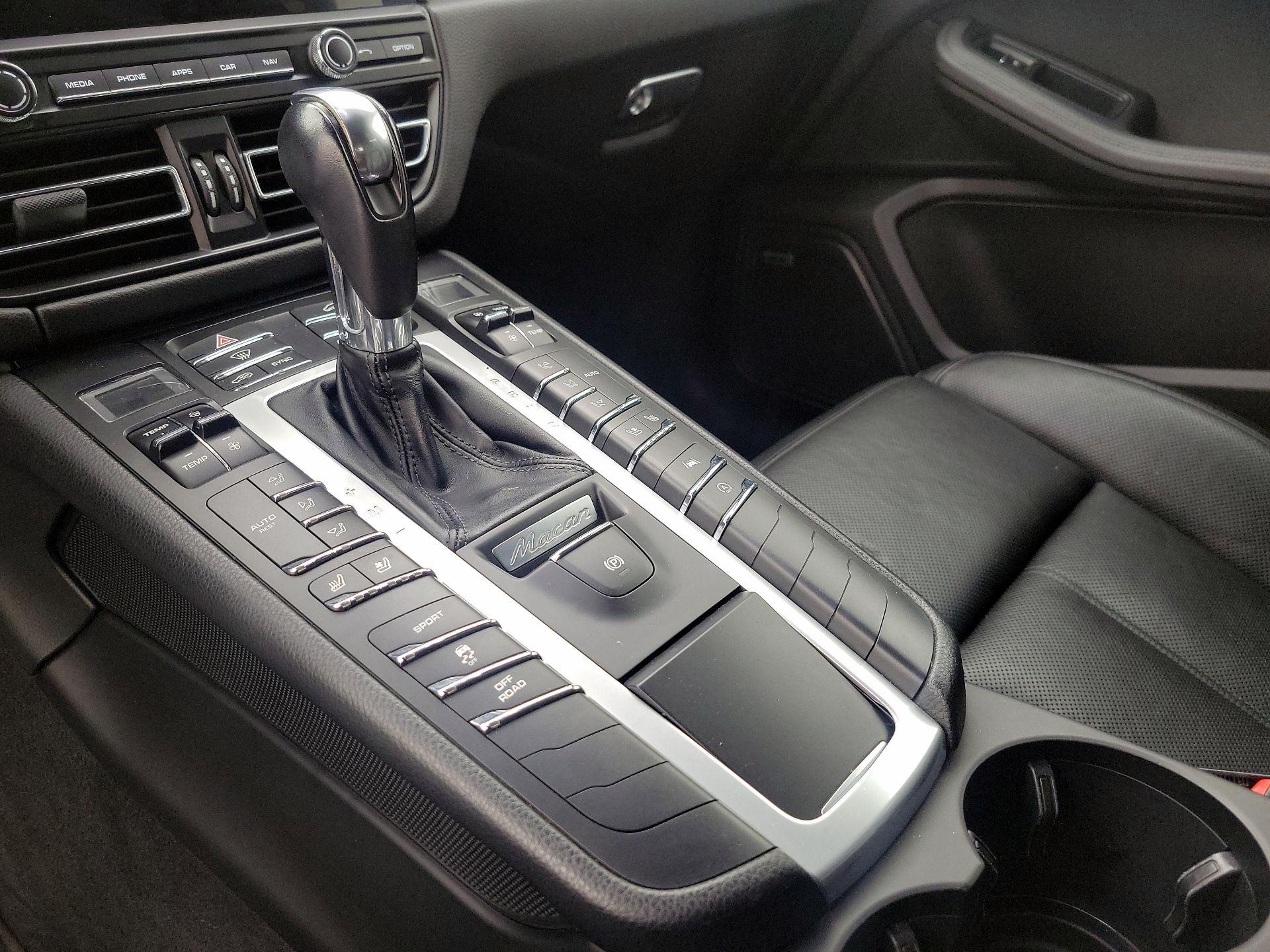 Thumbnail: 2020 Porsche Macan - 18
