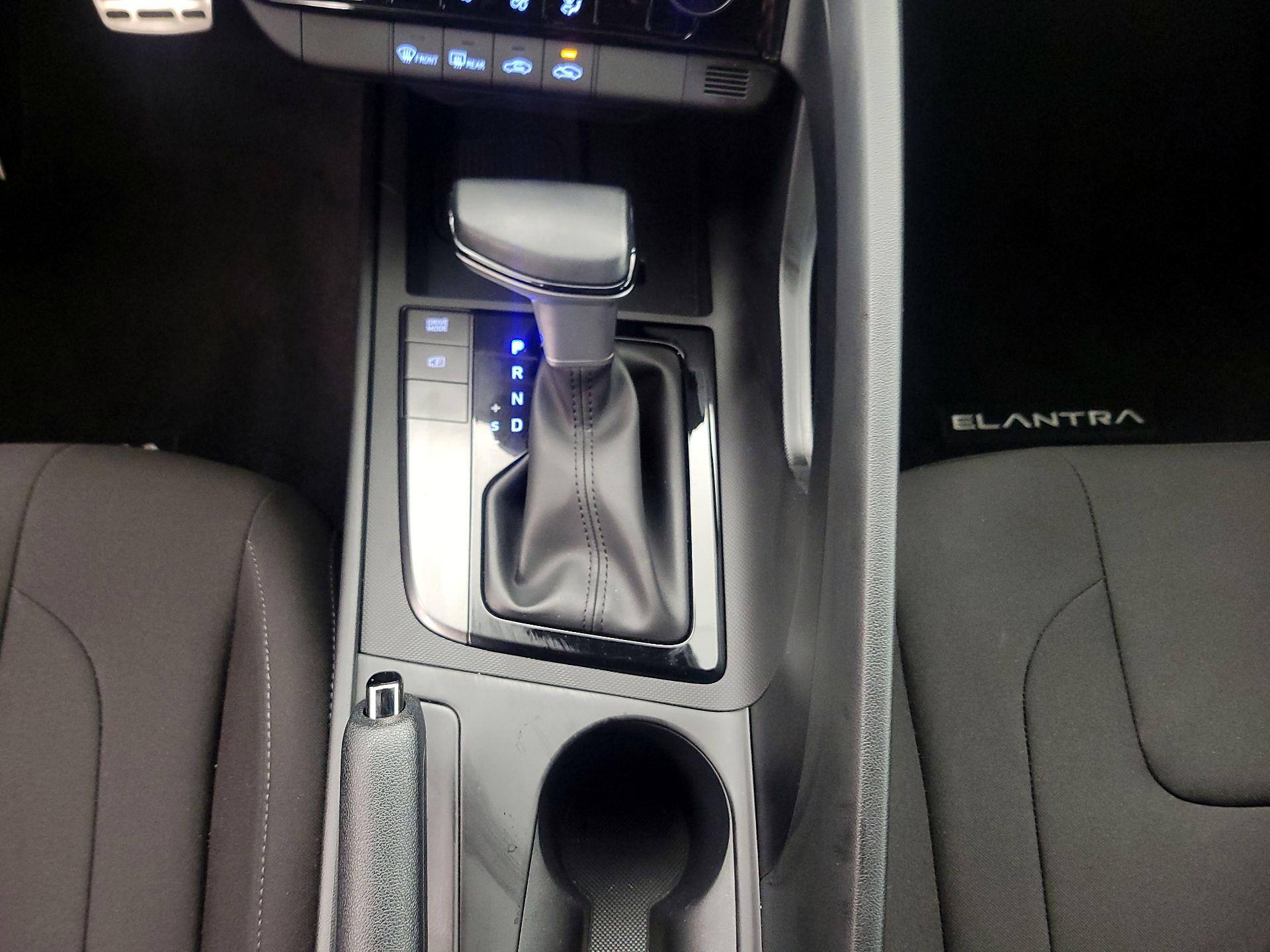 Thumbnail: 2025 Hyundai Elantra - 17