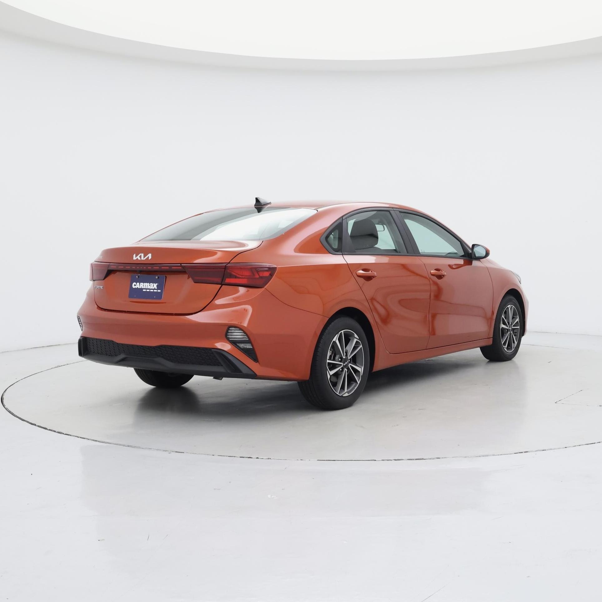 Thumbnail: 2023 Kia Forte - 8