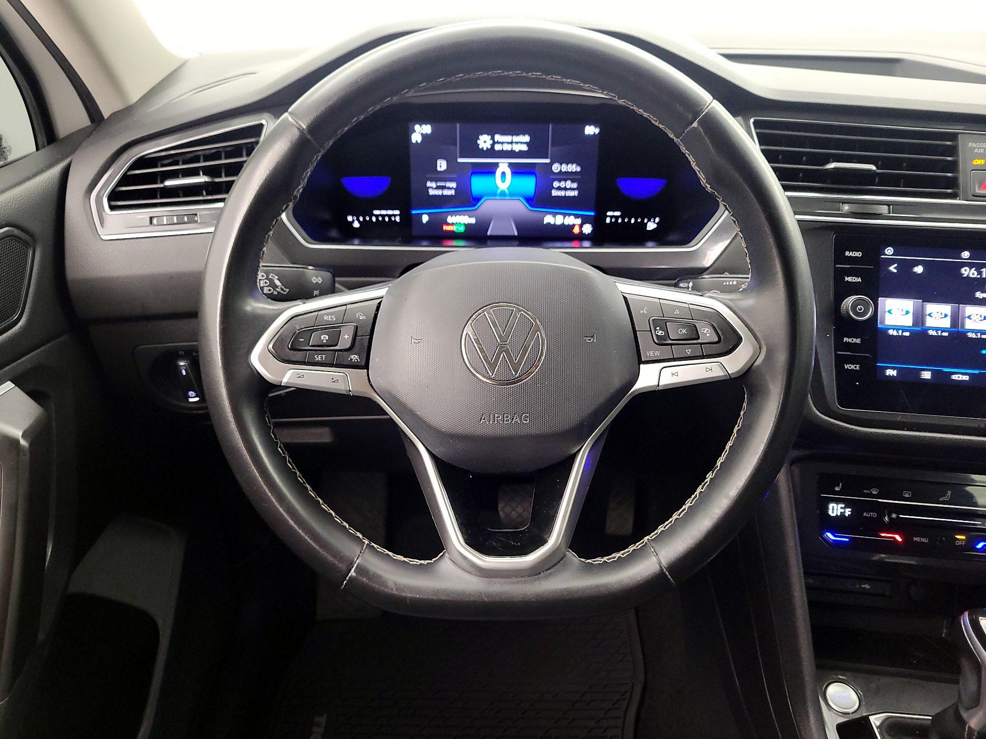 Thumbnail: 2023 Volkswagen Tiguan - 10