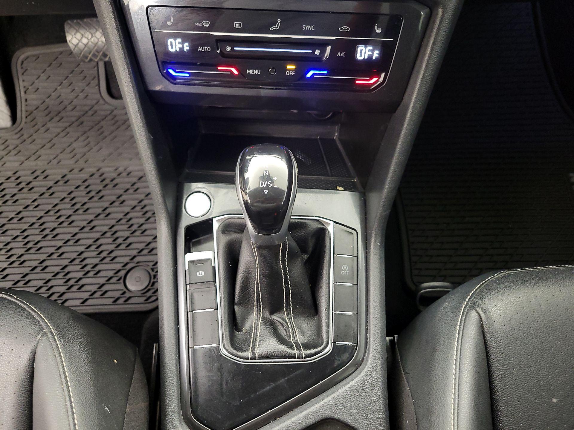 Thumbnail: 2023 Volkswagen Tiguan - 17