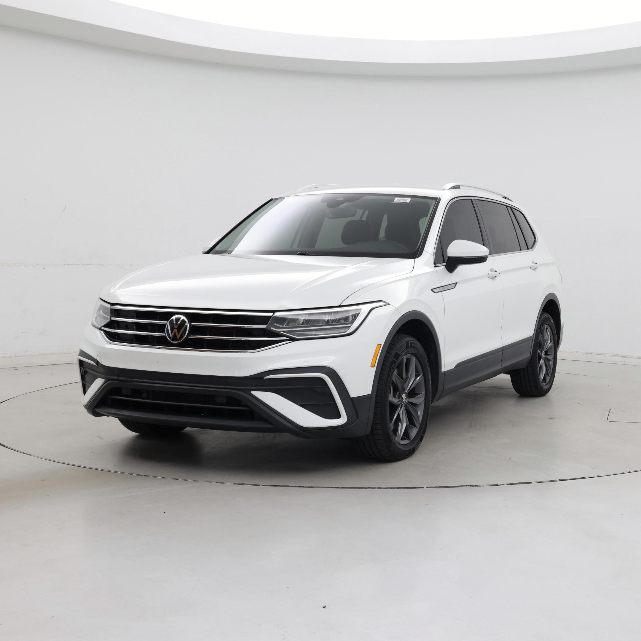 Thumbnail: 2023 Volkswagen Tiguan - 4