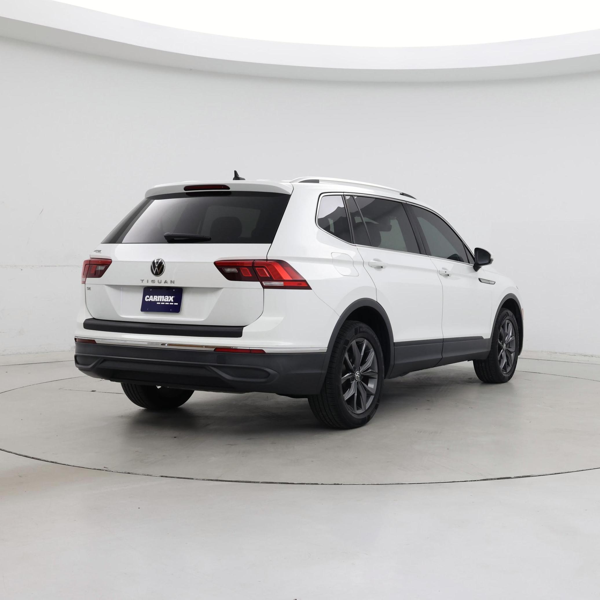 Thumbnail: 2023 Volkswagen Tiguan - 8