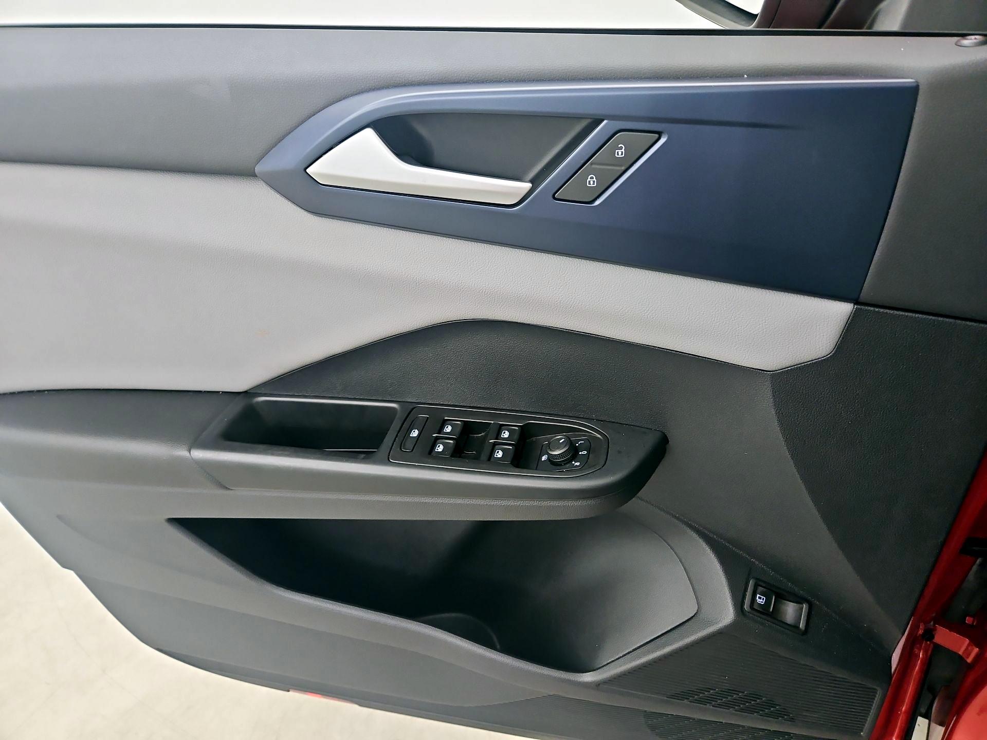 Thumbnail: 2022 Volkswagen Taos - 12
