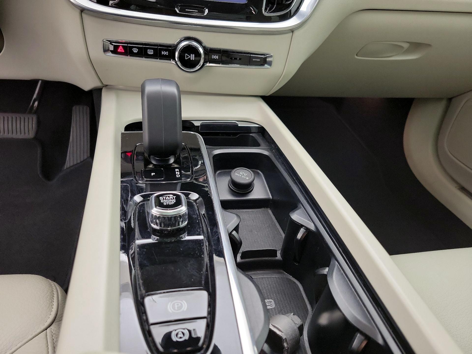 Thumbnail: 2025 Volvo S60 - 18