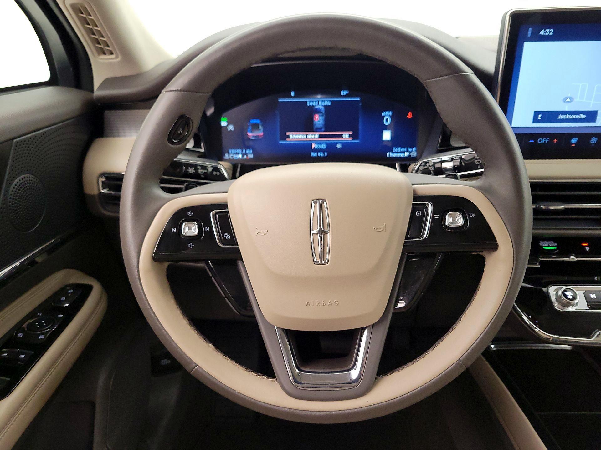 Thumbnail: 2023 Lincoln Corsair - 10