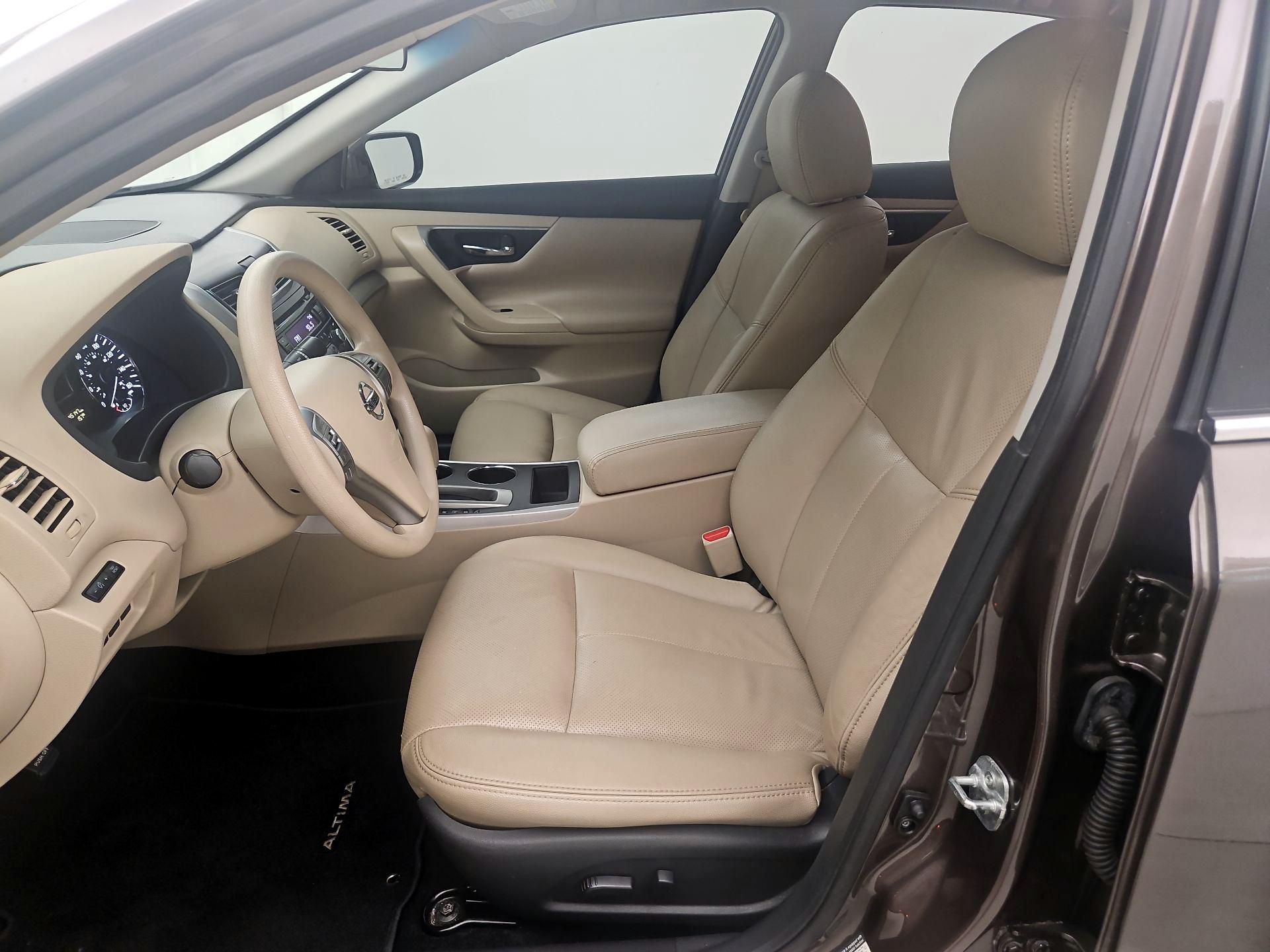 Thumbnail: 2015 Nissan Altima - 11