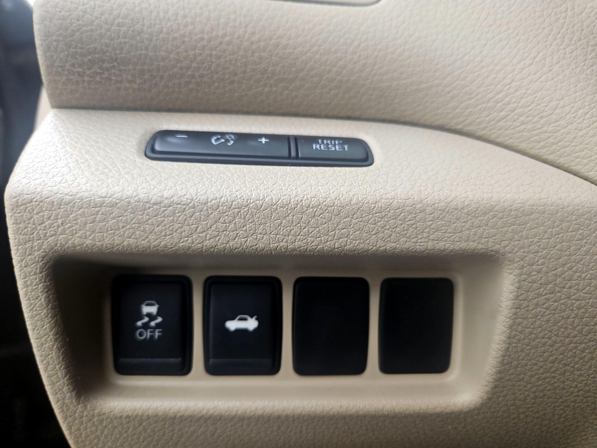 Thumbnail: 2015 Nissan Altima - 13