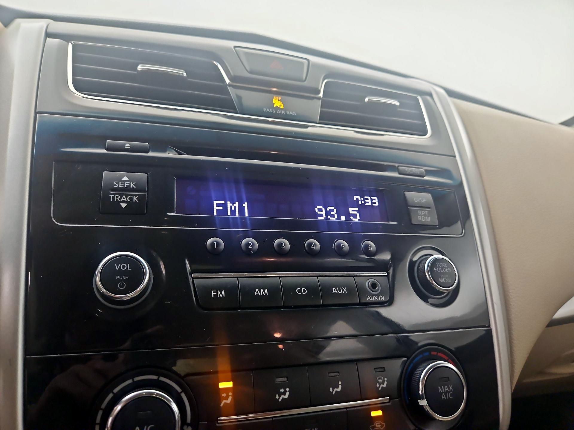 Thumbnail: 2015 Nissan Altima - 14