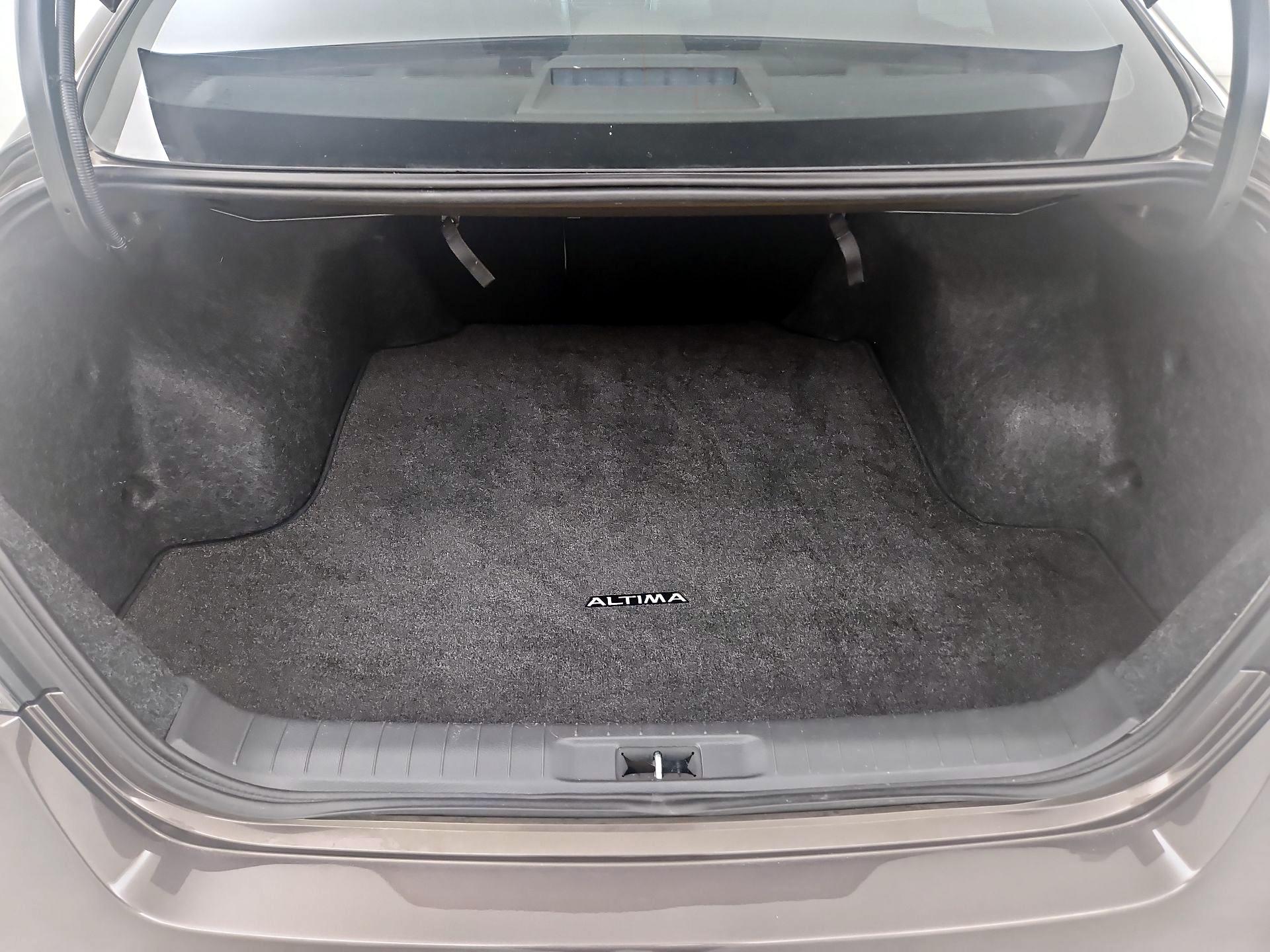 Thumbnail: 2015 Nissan Altima - 19