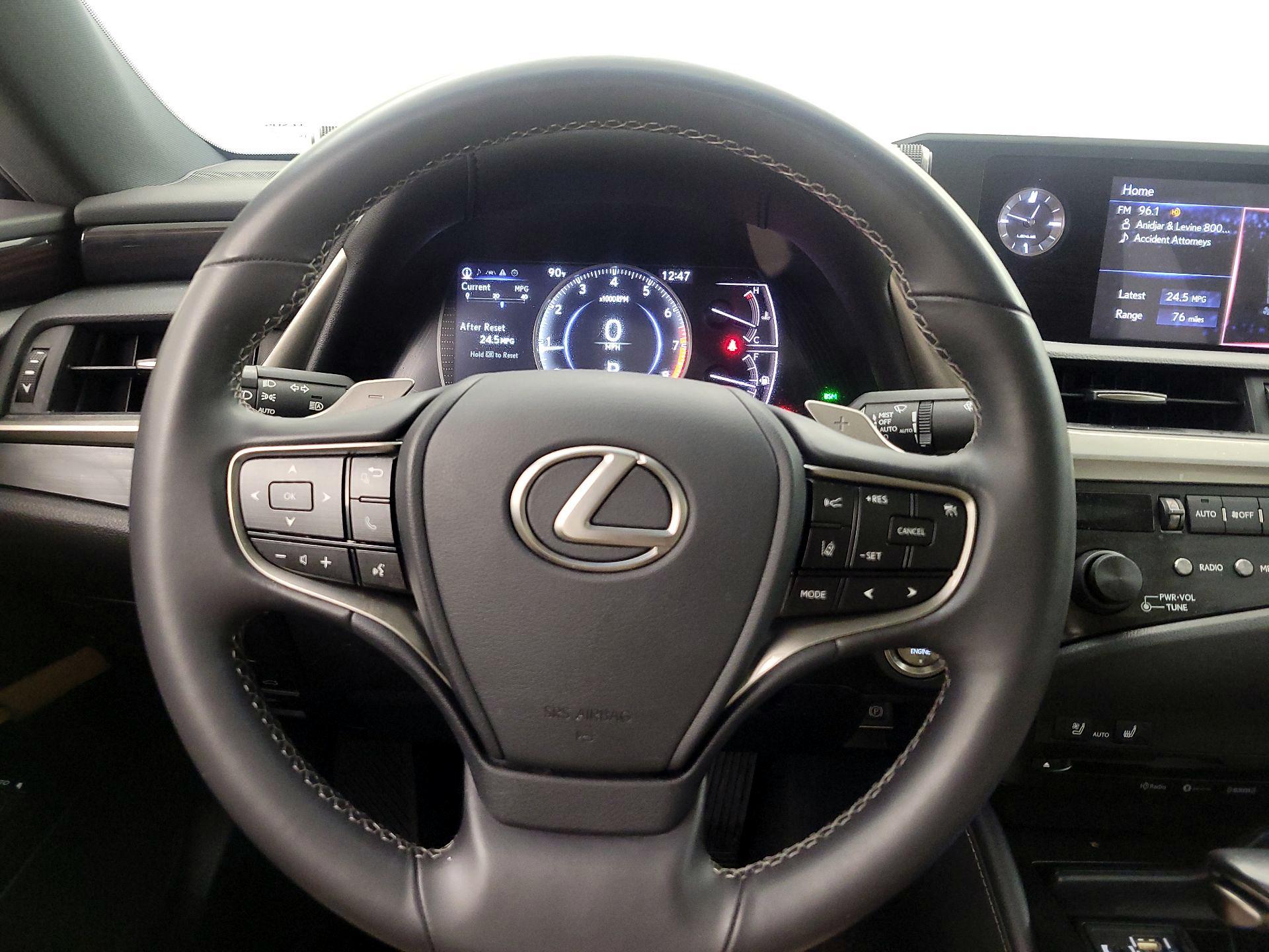 Thumbnail: 2020 Lexus ES - 10