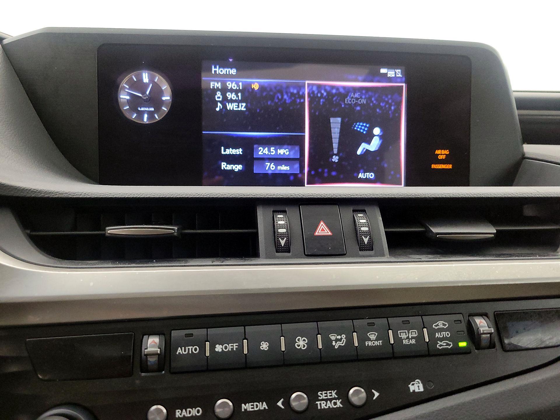 Thumbnail: 2020 Lexus ES - 14