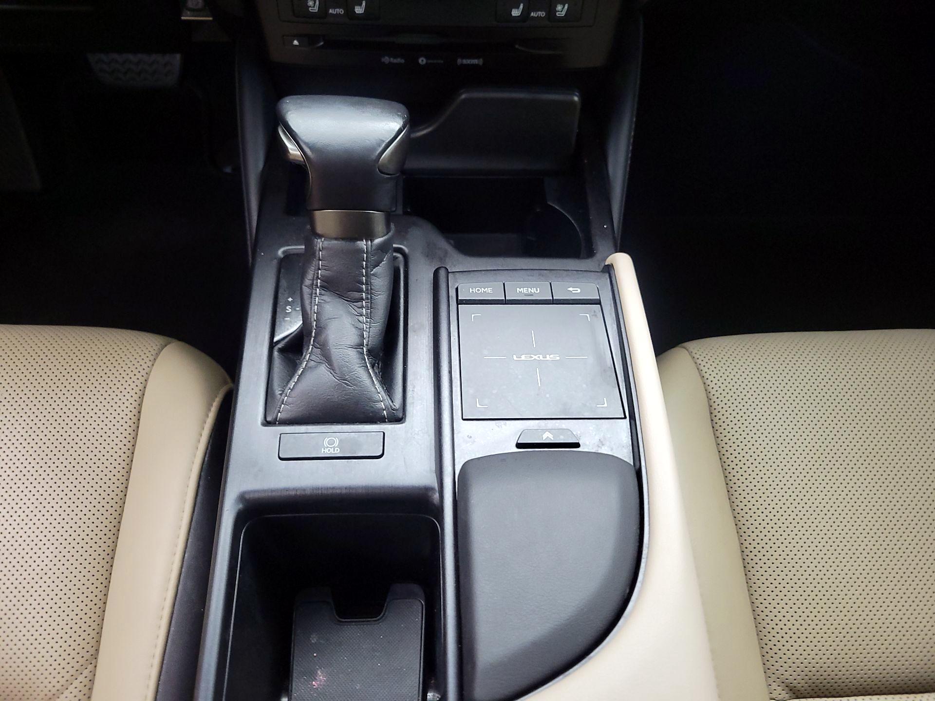 Thumbnail: 2020 Lexus ES - 16